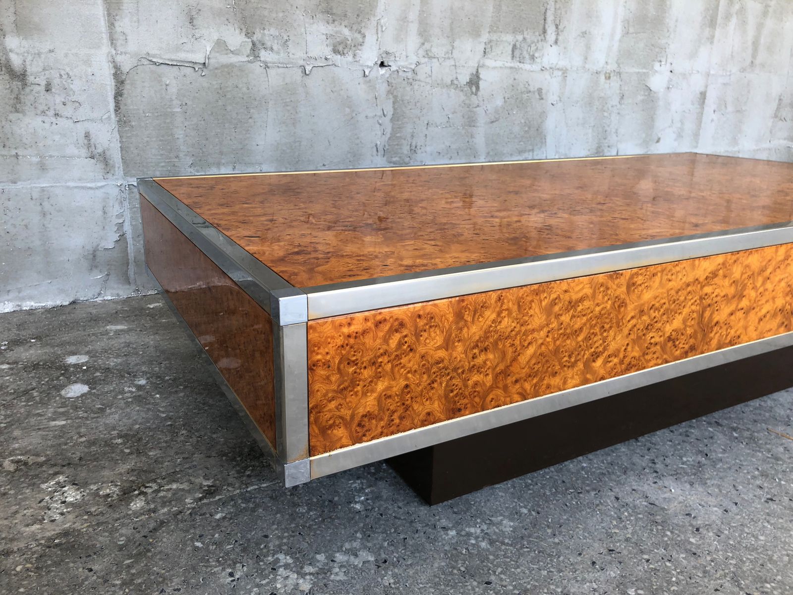 Furniture Coffee Table In Burl Maple Milo Baughman, 1970s photo