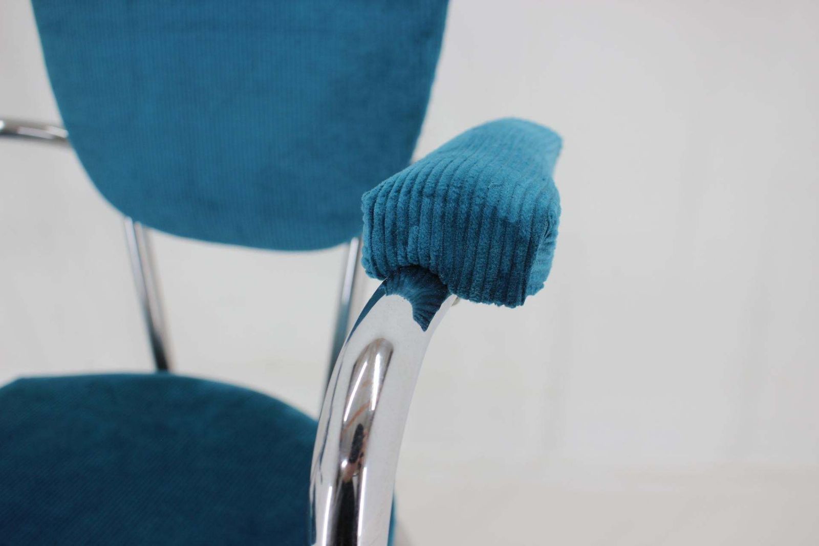 554.0 1960s Pair Of Italian Armchairs In Corduroy photo