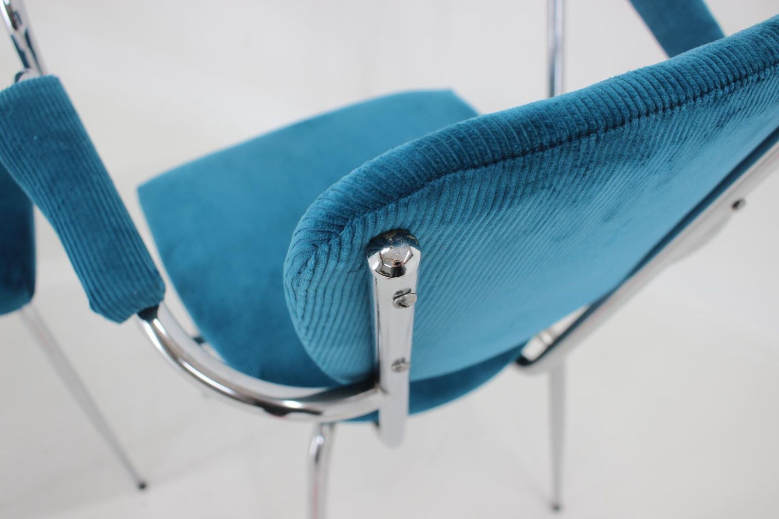 photo vinterior 1960s Pair Of Italian Armchairs In Corduroy