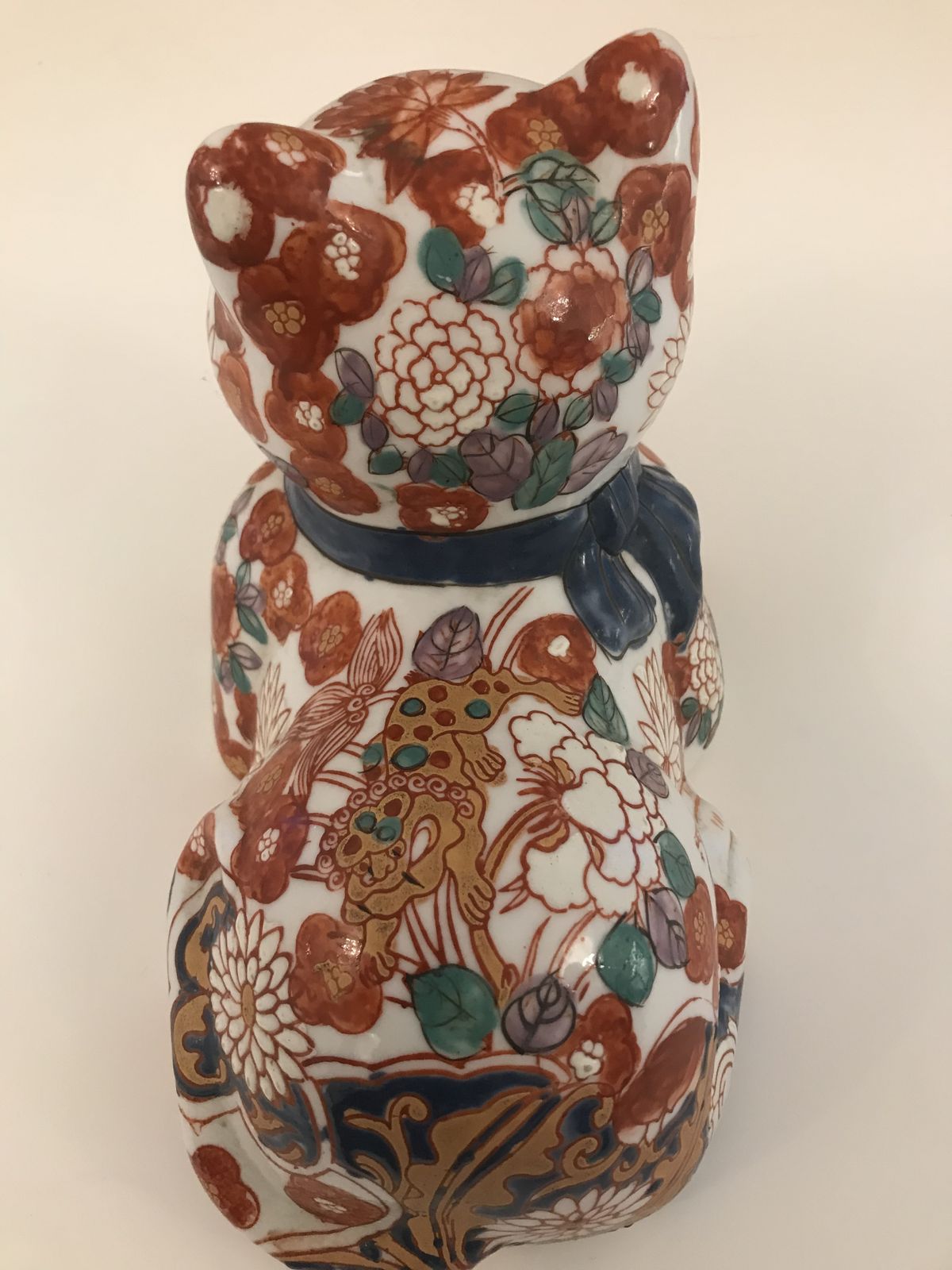 photo furniture Antique Japanese Hand Painted Imari Signed Porcelain Cat .