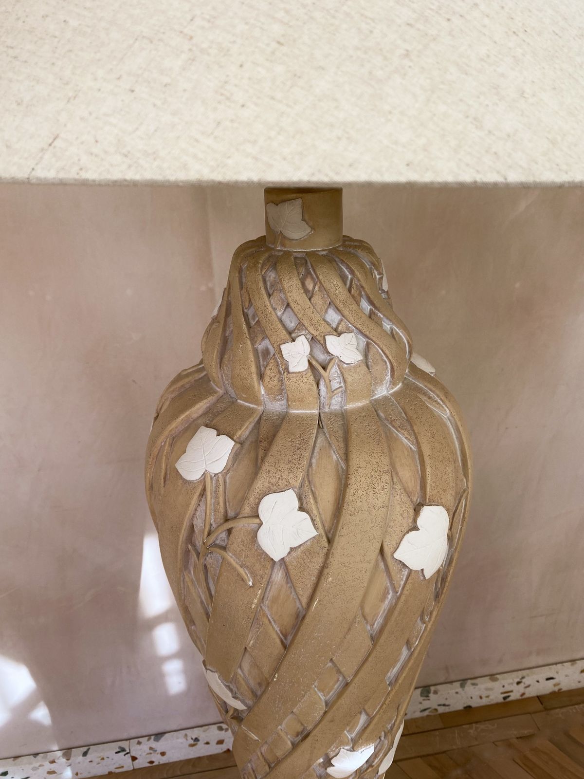 1980's American Plaster Floor Lamp With Neutral Colour Trellis Design photo vinterior