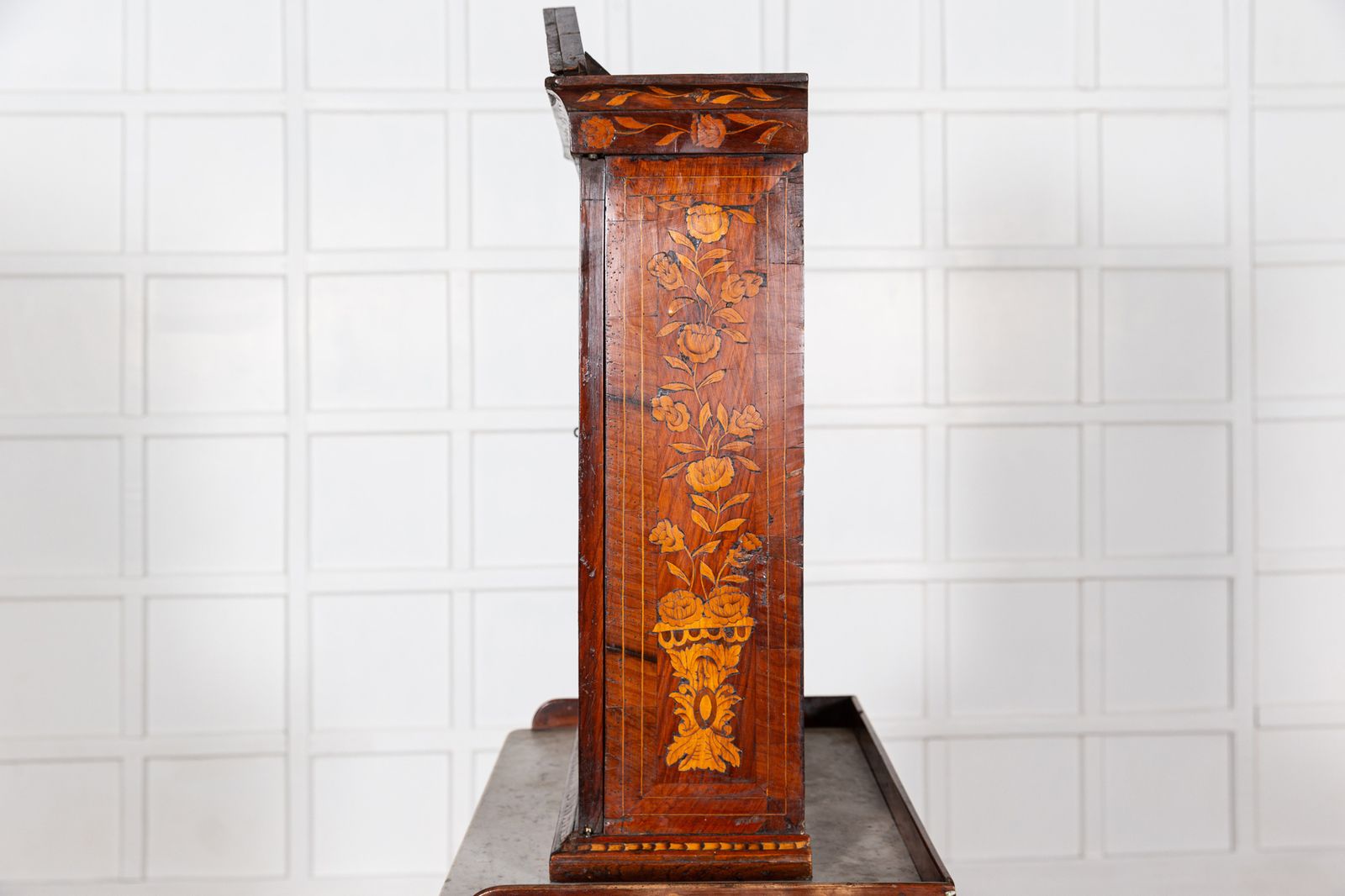 photo vintage 19th Century Dutch Mahogany Marquetry Inlaid Display Cabinet