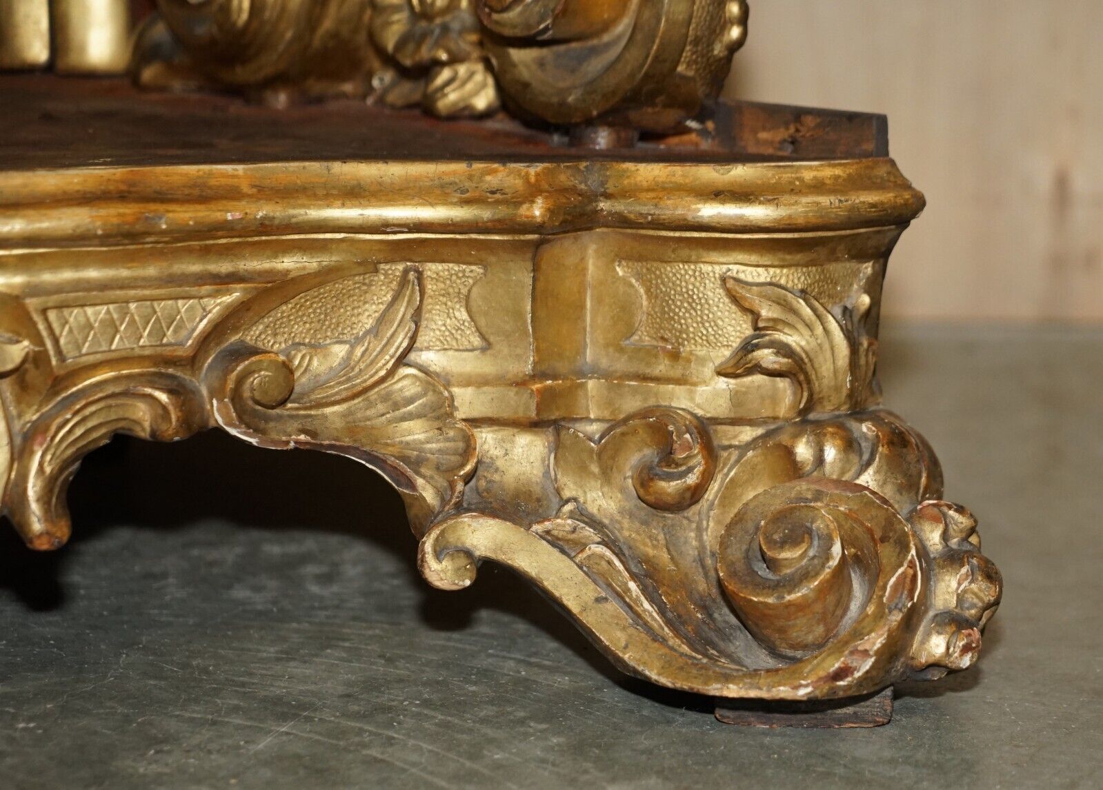 Exquisite Antique Italian Gold Giltwood Italian Marble Herm Carved Corner Table photo buy