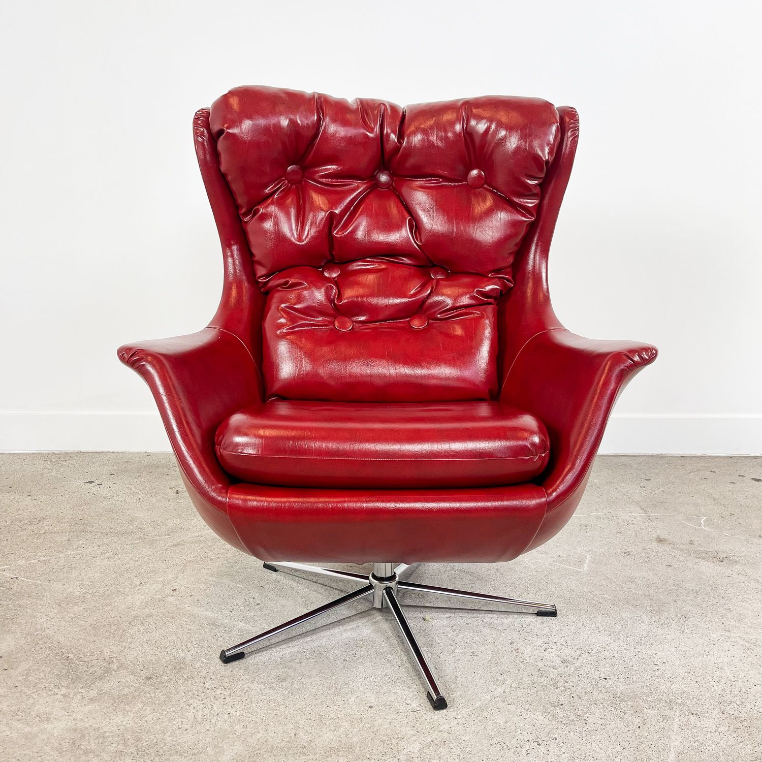 Vintage Design Tufted Red Sky Leather Lounge Egg Chair 1970s photo 813.44