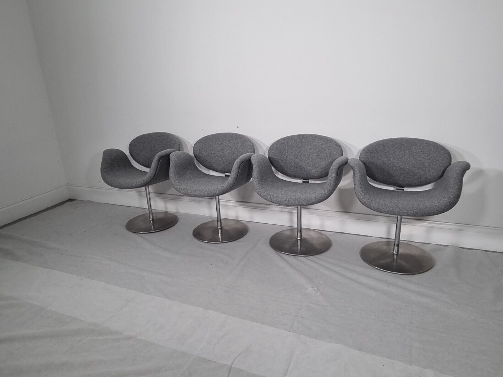 Stunning Set Of 4 Artifort Tulip Chairs In Luxury Grey Wool photo for sale