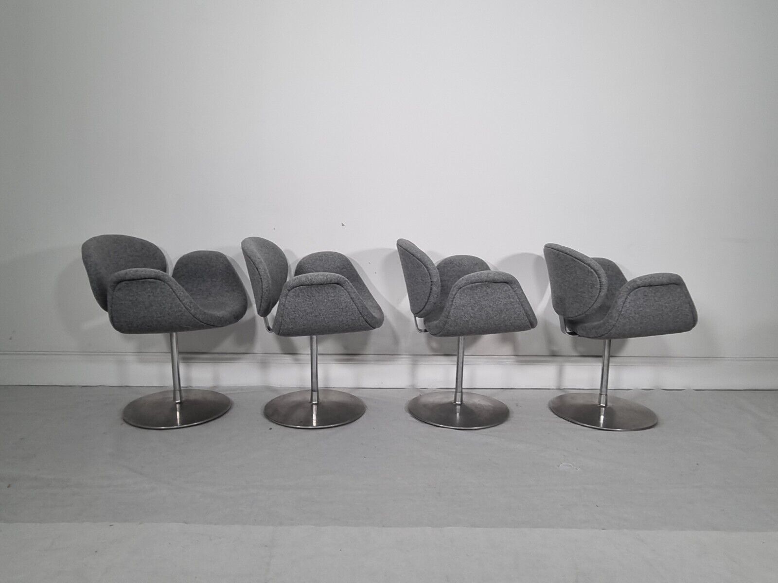 Stunning Set Of 4 Artifort Tulip Chairs In Luxury Grey Wool photo vinterior