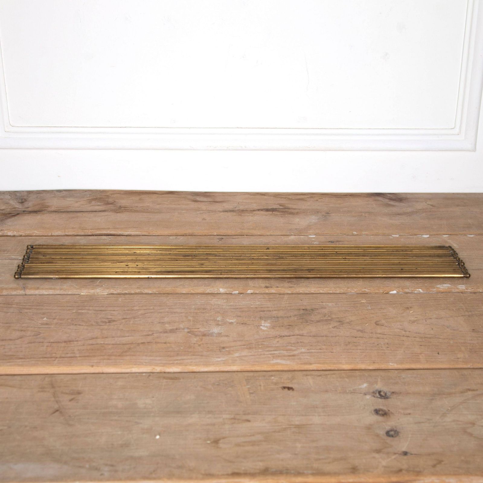 Quality Antique English Set Of Thirteen Victorian Brass Stair Rods
