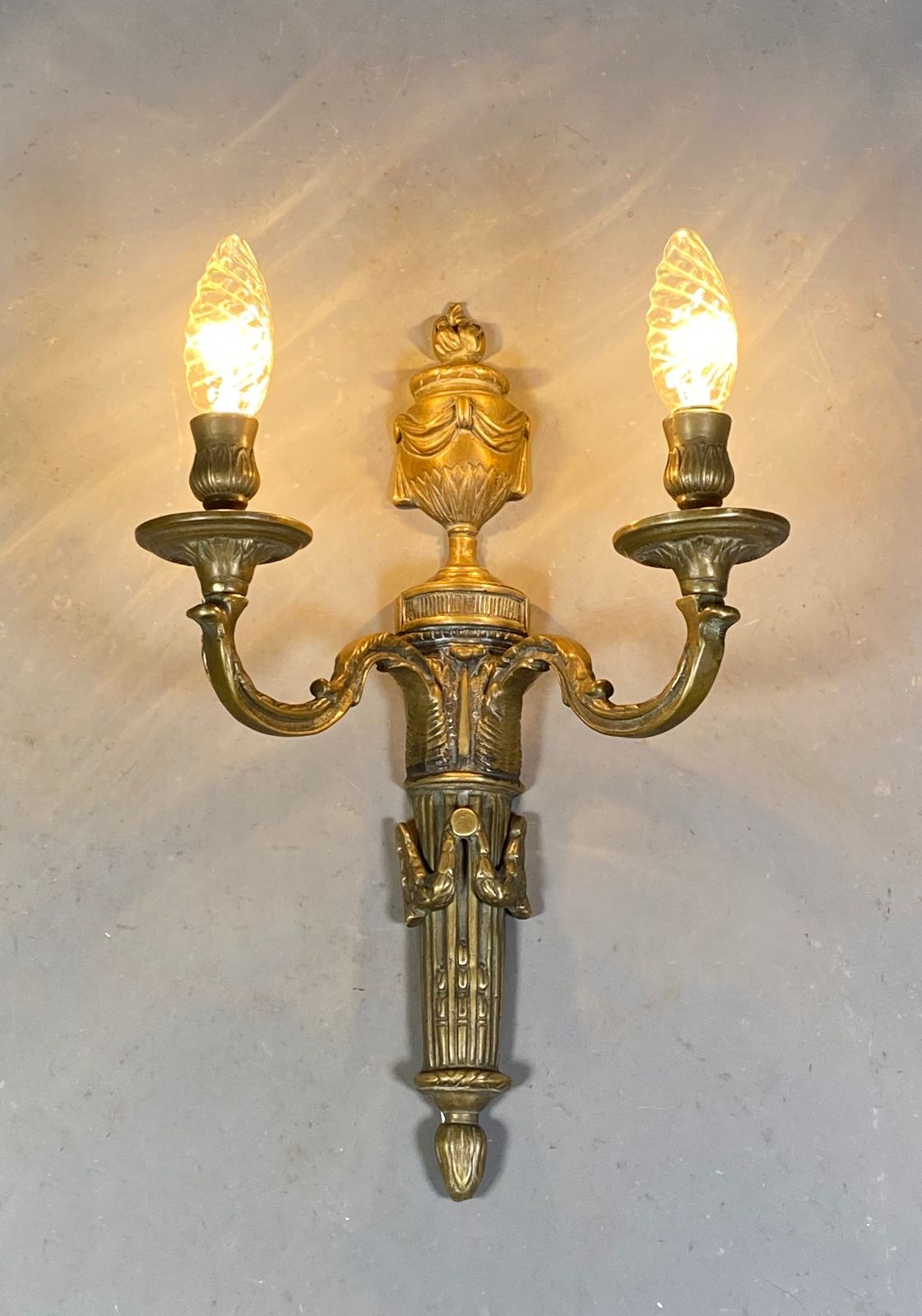 photo vinterior Grote Antieke Franse Bronzen Wandlamp Napoleon III