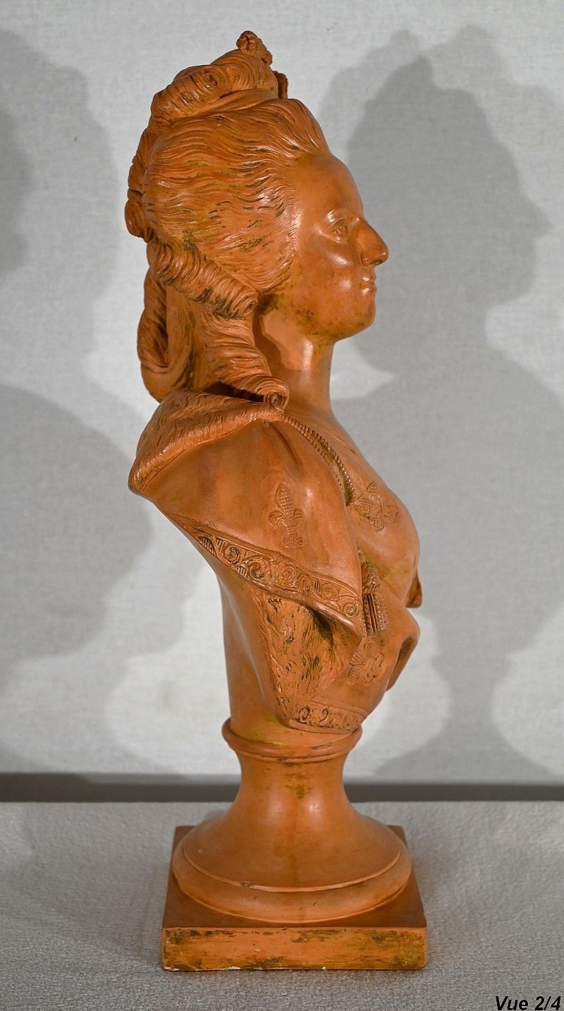 photo vinterior Bust Of Marie Antoinette In Terracotta, After F. Lecomte – 1920