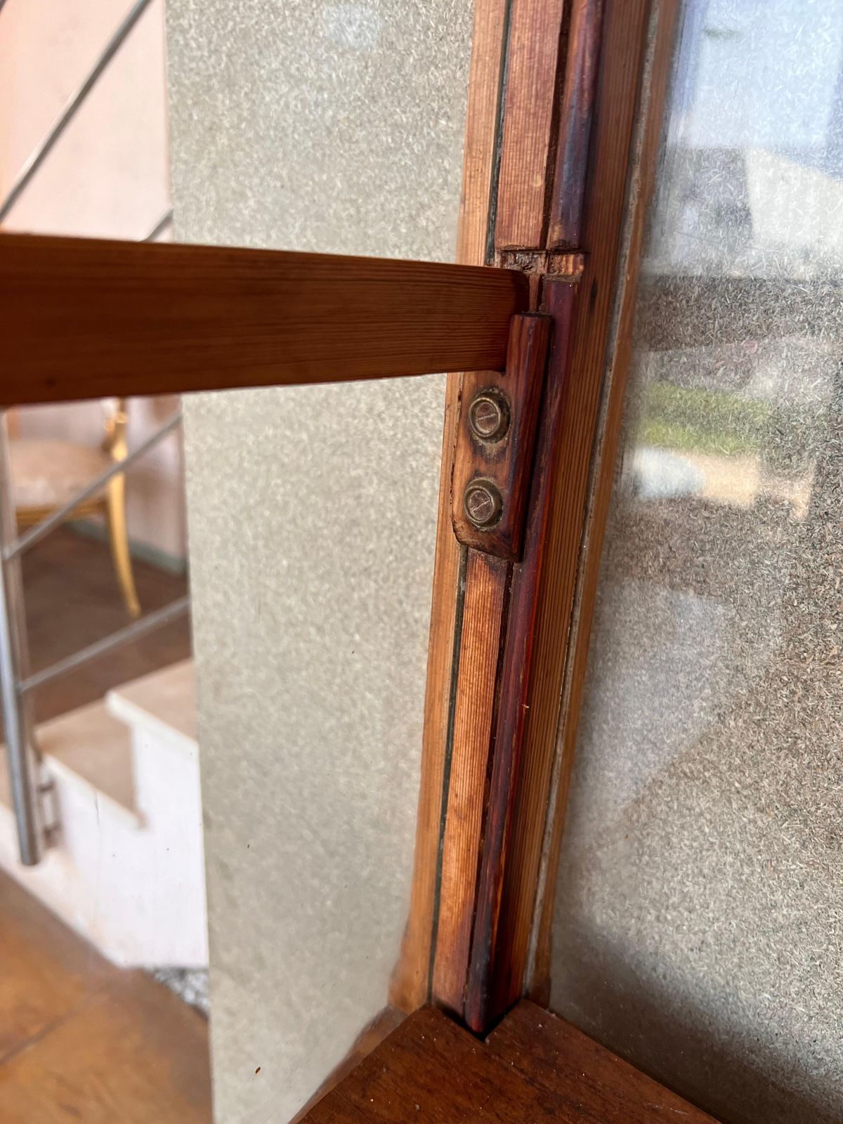 photo for sale Grande bibliothèque ou armoire vitrée d'époque, en pin, Espagne, XIXe siècle, restaurée