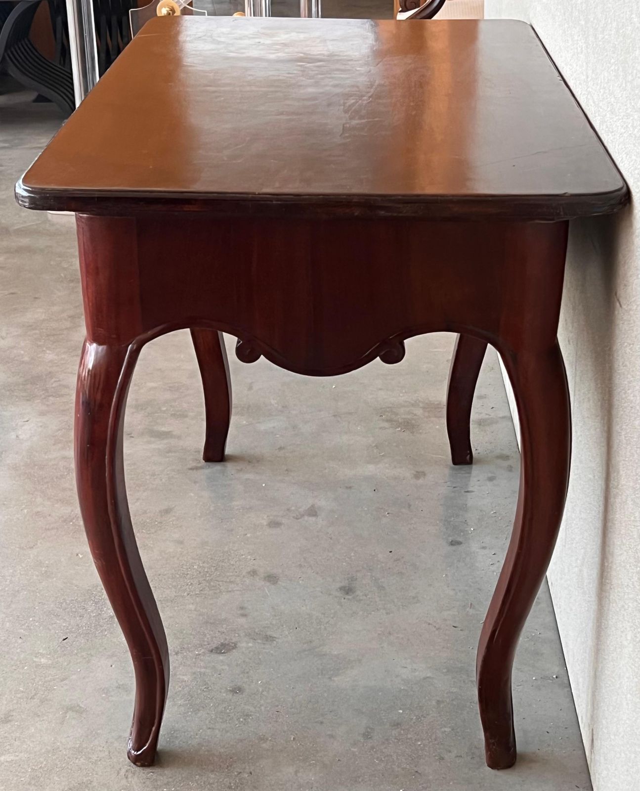 Table de chevet espagnole en noyer, XIXe siècle, à tiroir et pieds en cabriole photo 4012.0