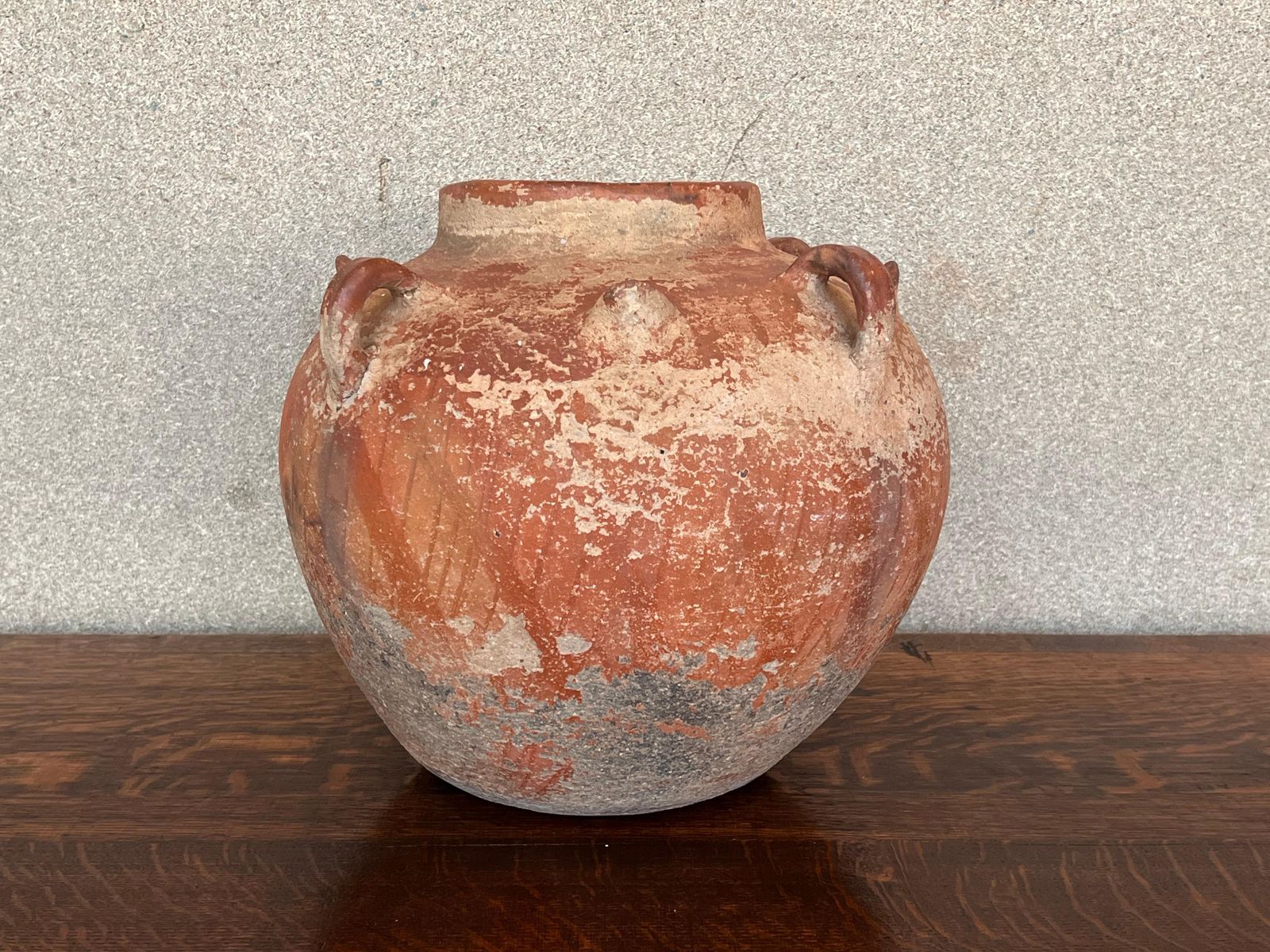 Vase terracotta à quatre anses, XVIIIe siècle photo furniture