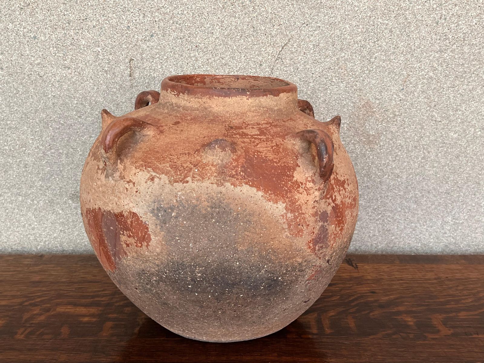 Vase terracotta à quatre anses, XVIIIe siècle photo Décoration