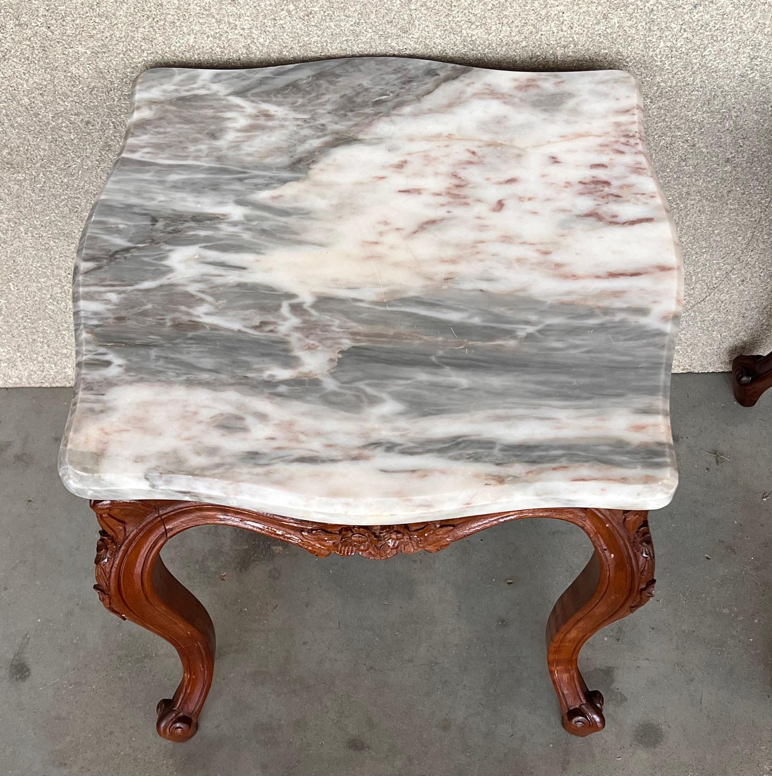 Ensemble de deux tables basses de style Louis XV, plateau en marbre photo 3575.0