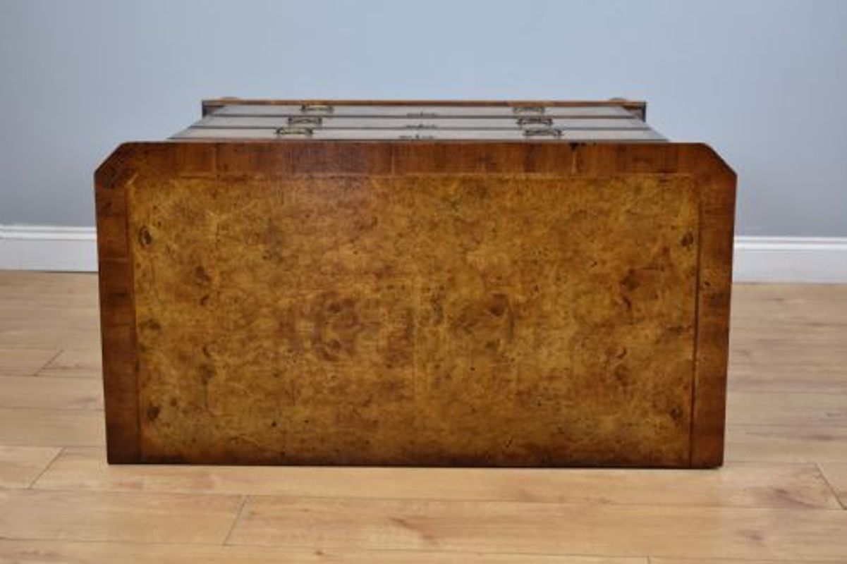 George III Burr Walnut Chest Of Drawers photo 2450.0