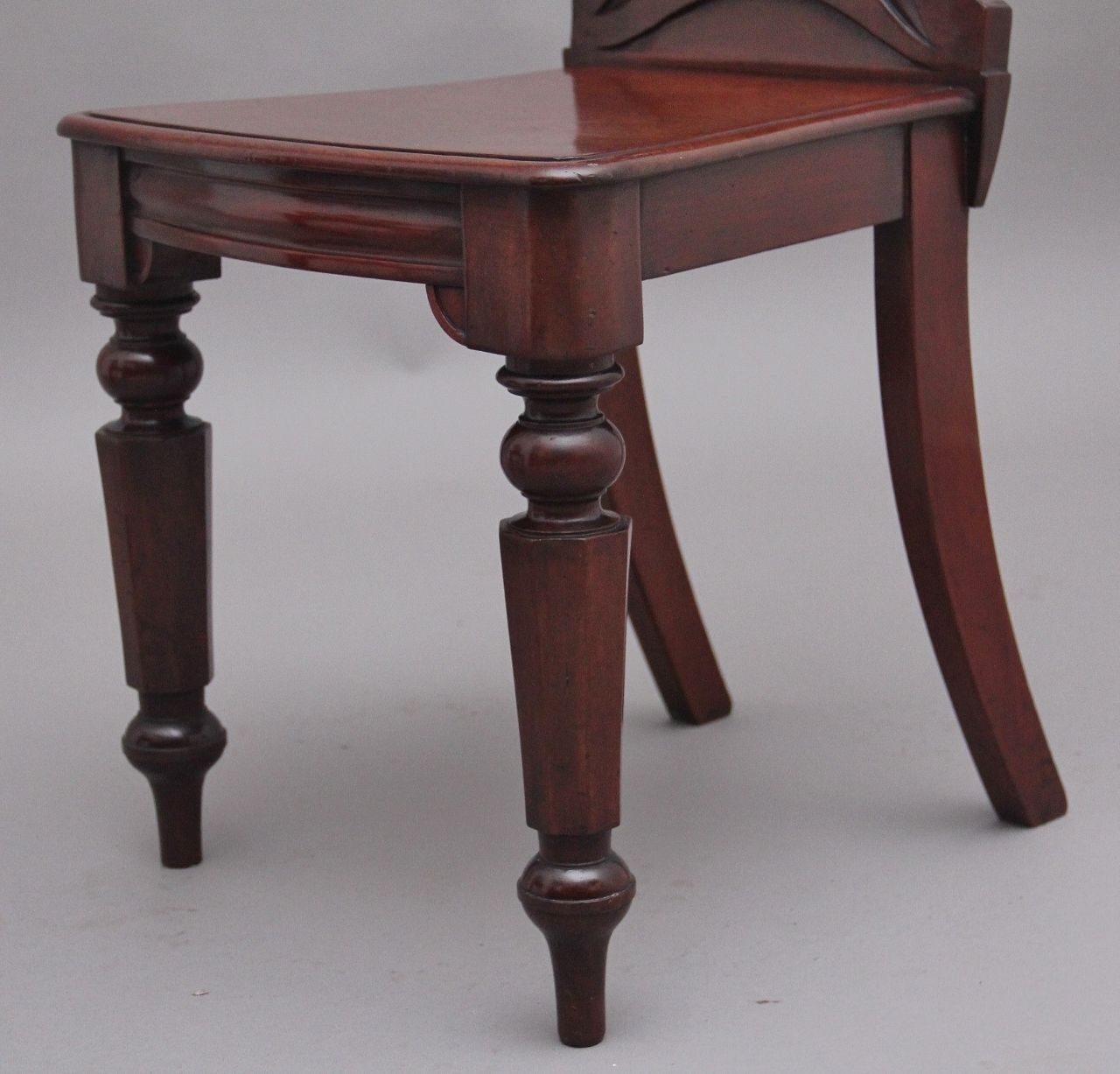 photo furniture Pair Of 19th Century Antique Mahogany Hall Chairs