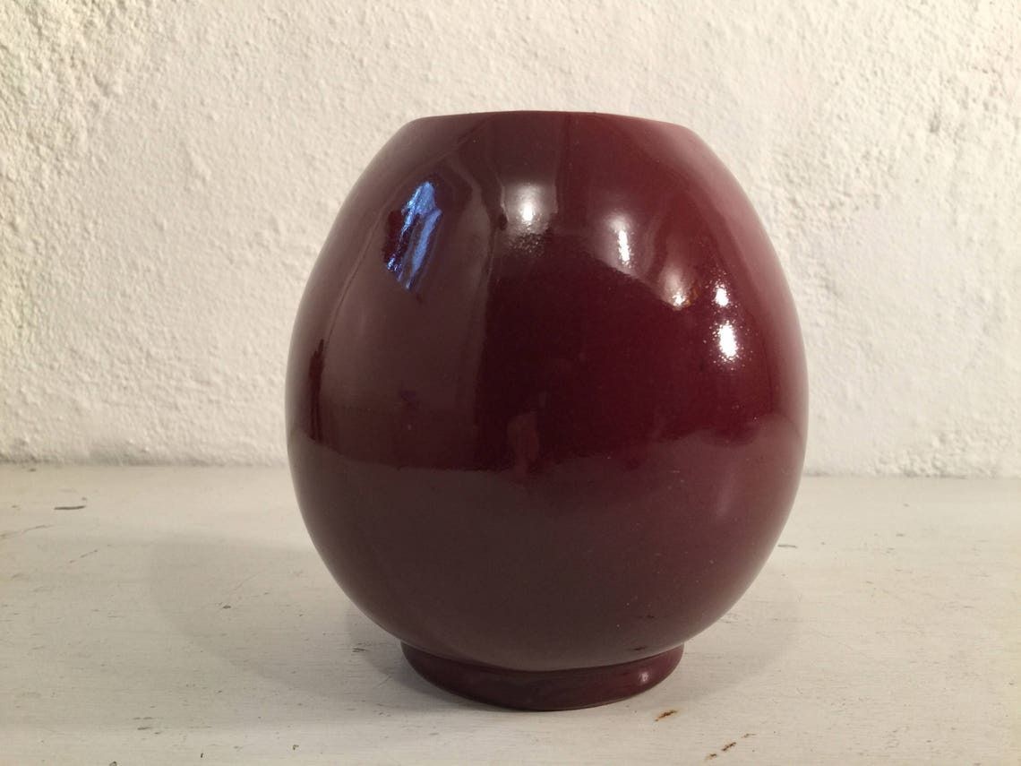 Art Deco Vase By Anna Lisa Thomson For Upsala Ekeby, Swedish Ceramics In The 1930s, Oxblood / Sang De Boeuf Glazed