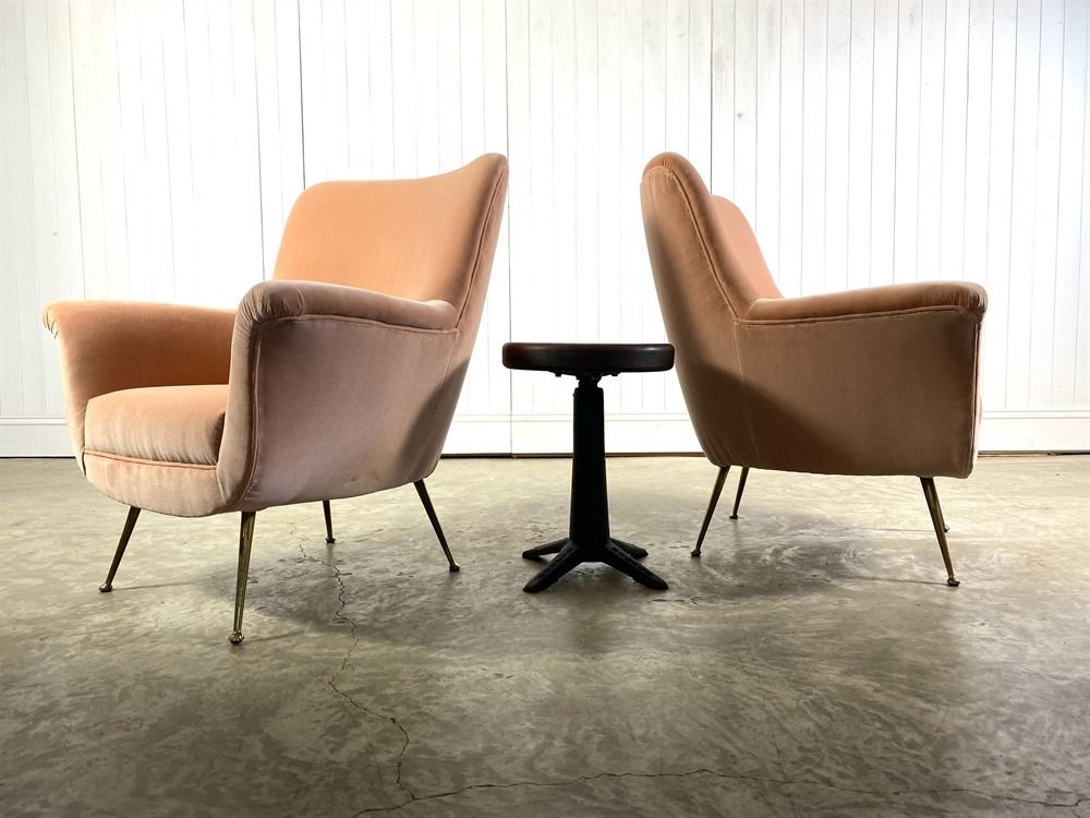 1600.0 An Italian Velvet Armchair photo