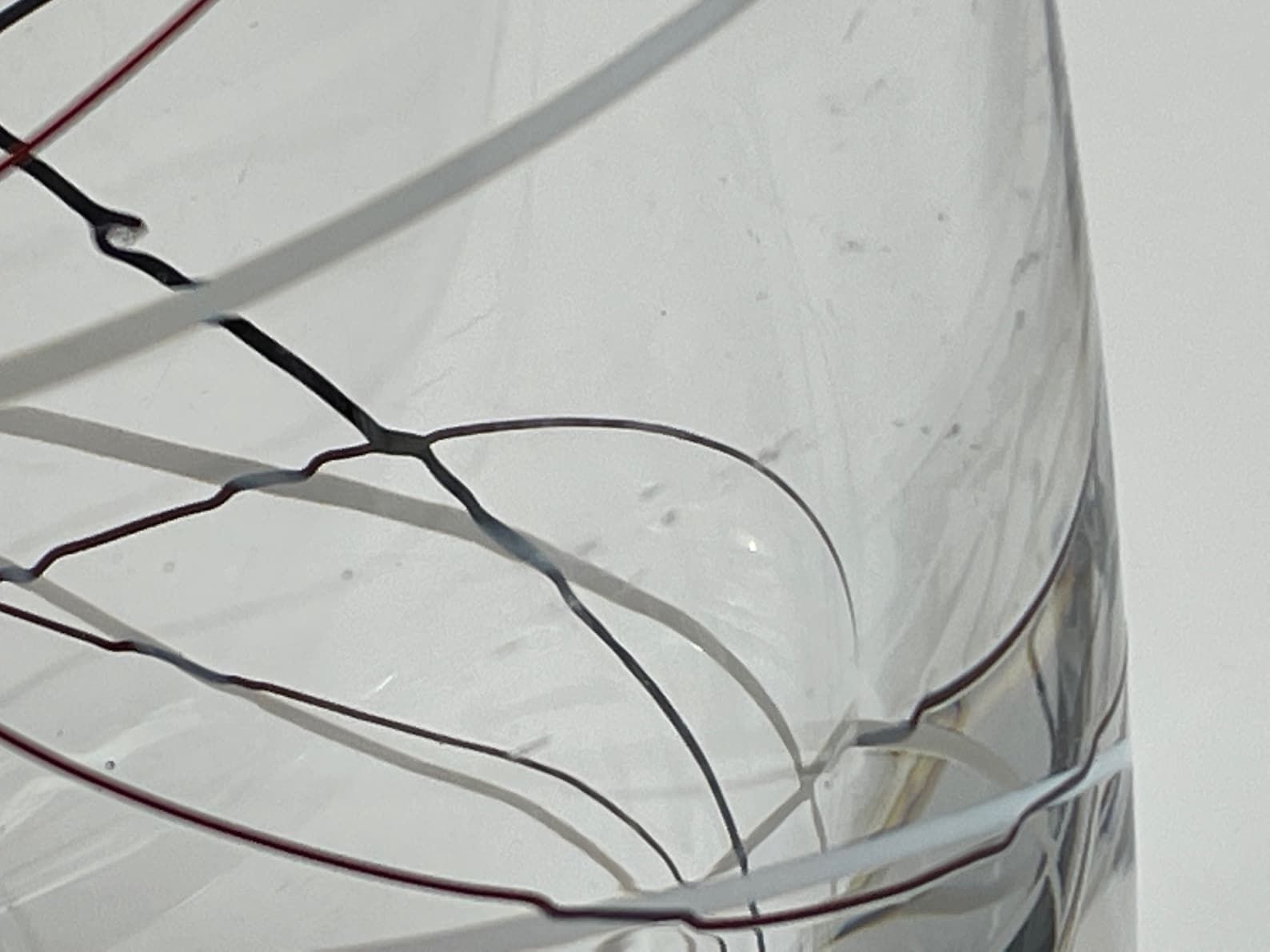 Vicke Lindstrand For Kosta In The 1950s Vase With White Black And Red Thread photo 260.0