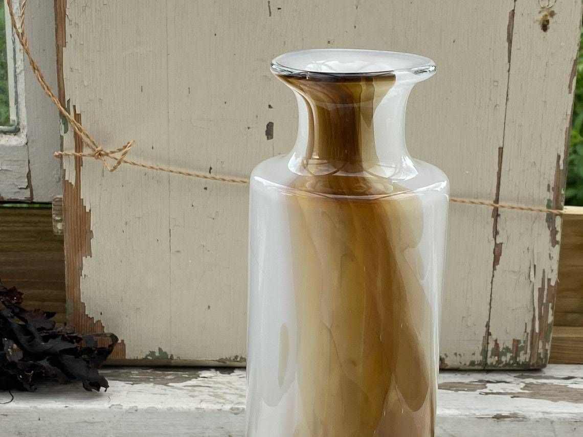 photo vinterior Art Glass Vase By Per Lutken For Holmegaard, From The Cascade Series In The 1970s, White Opal Glass With Earthern And Pink Color Tones