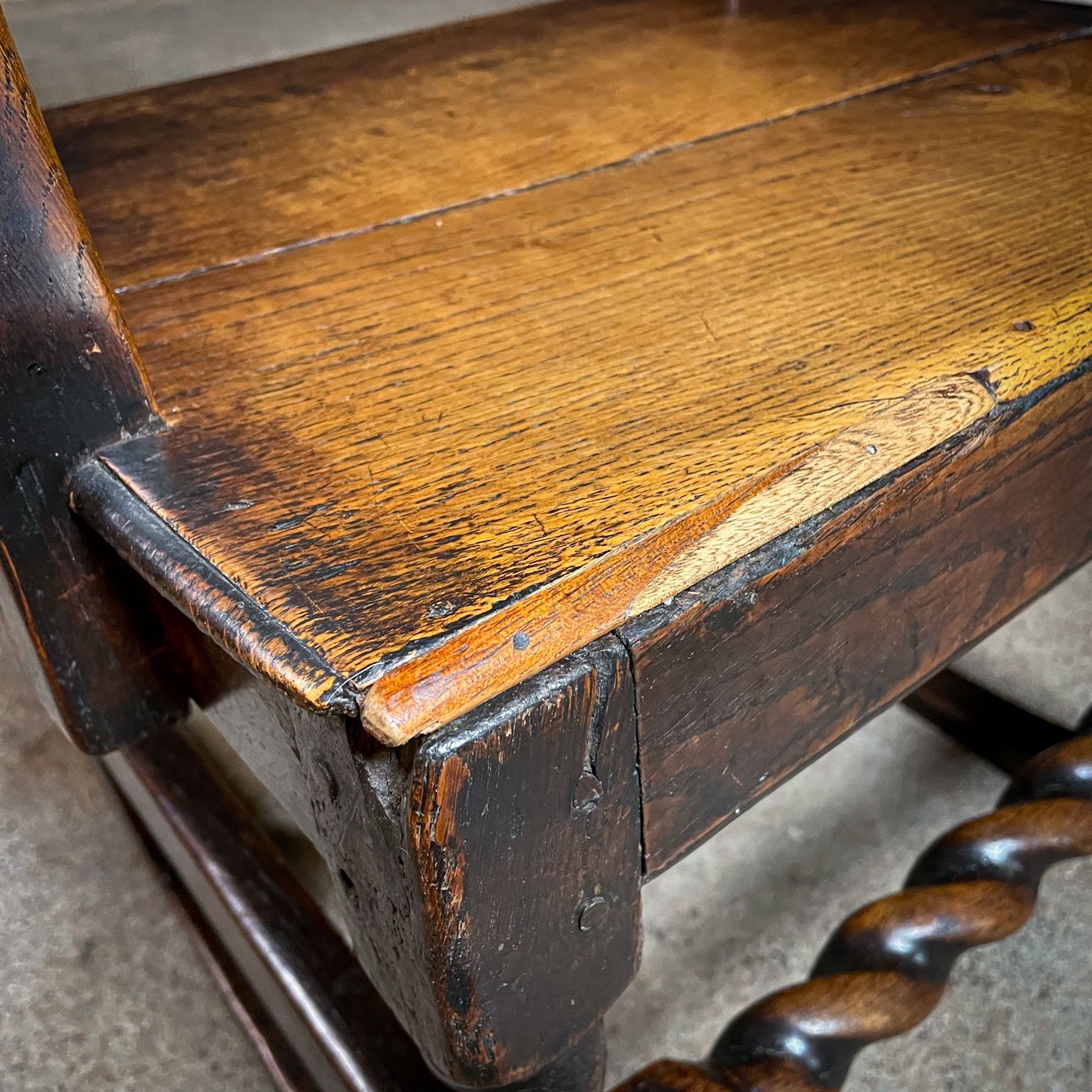 photo furniture Antieke Wabi Sabi Schommelstoel – Ca. 200 Jaar Oud