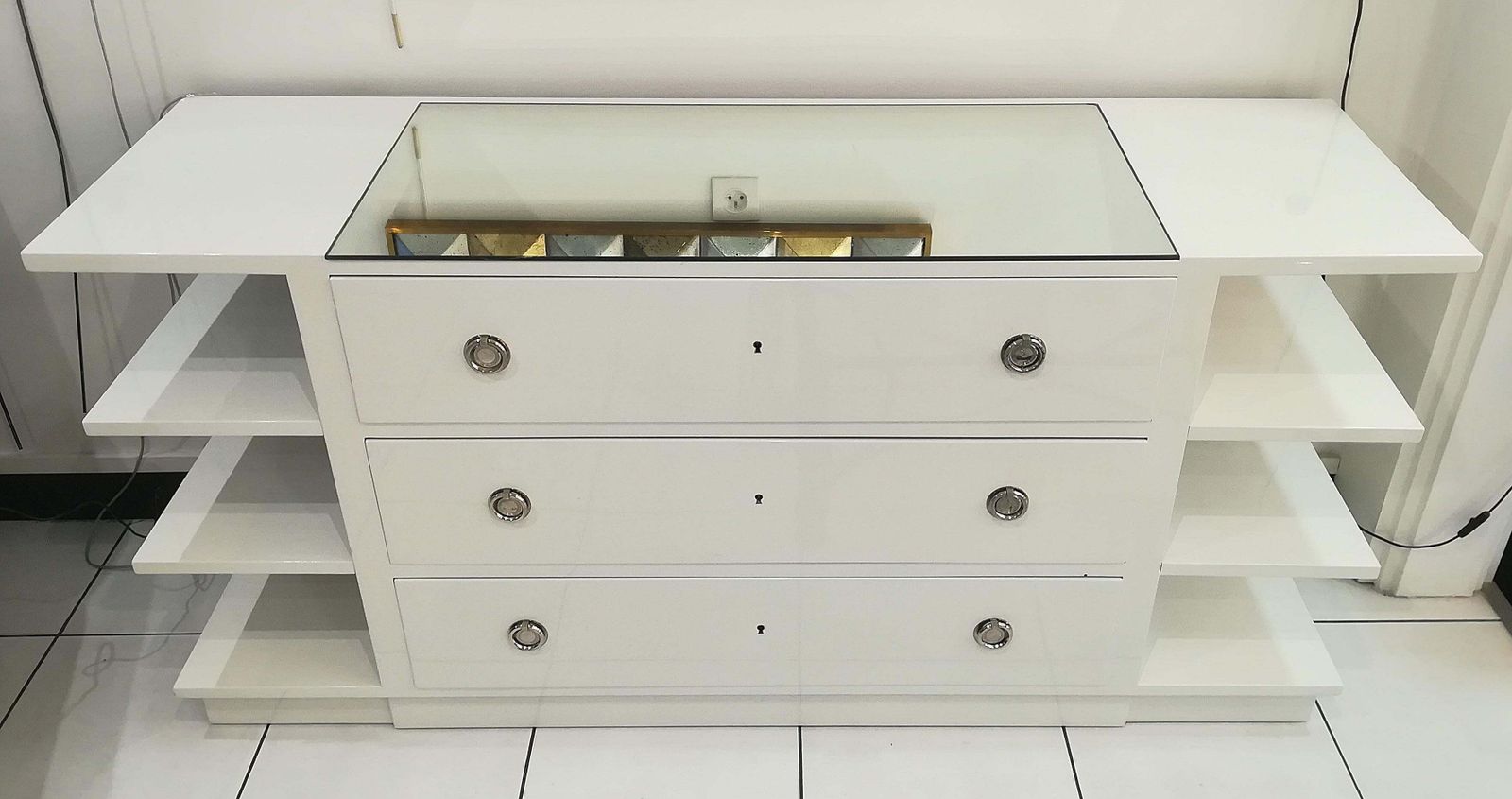 photo vinterior Chest Of Drawers In White Lacquered Wood, Circa 1970