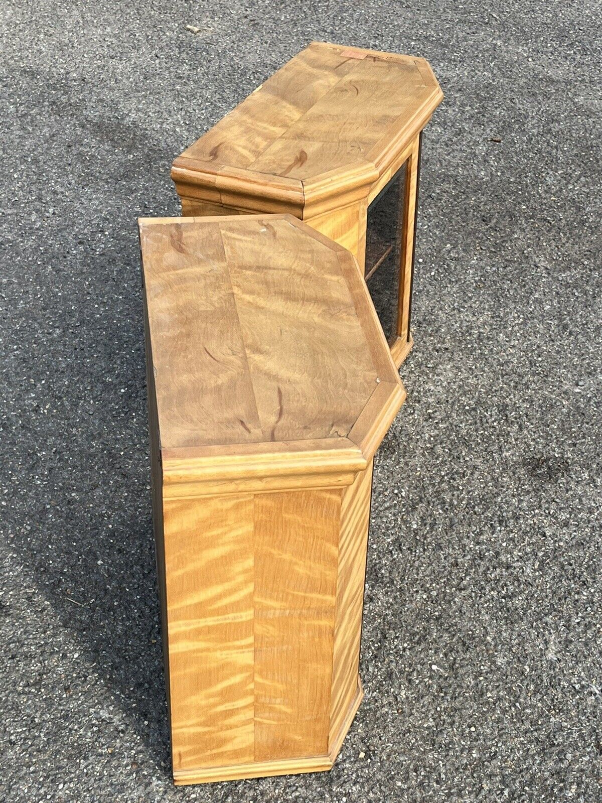 photo vinterior Superb Pair Of Satinwood Collectors Table  Wall Display Cabinets.