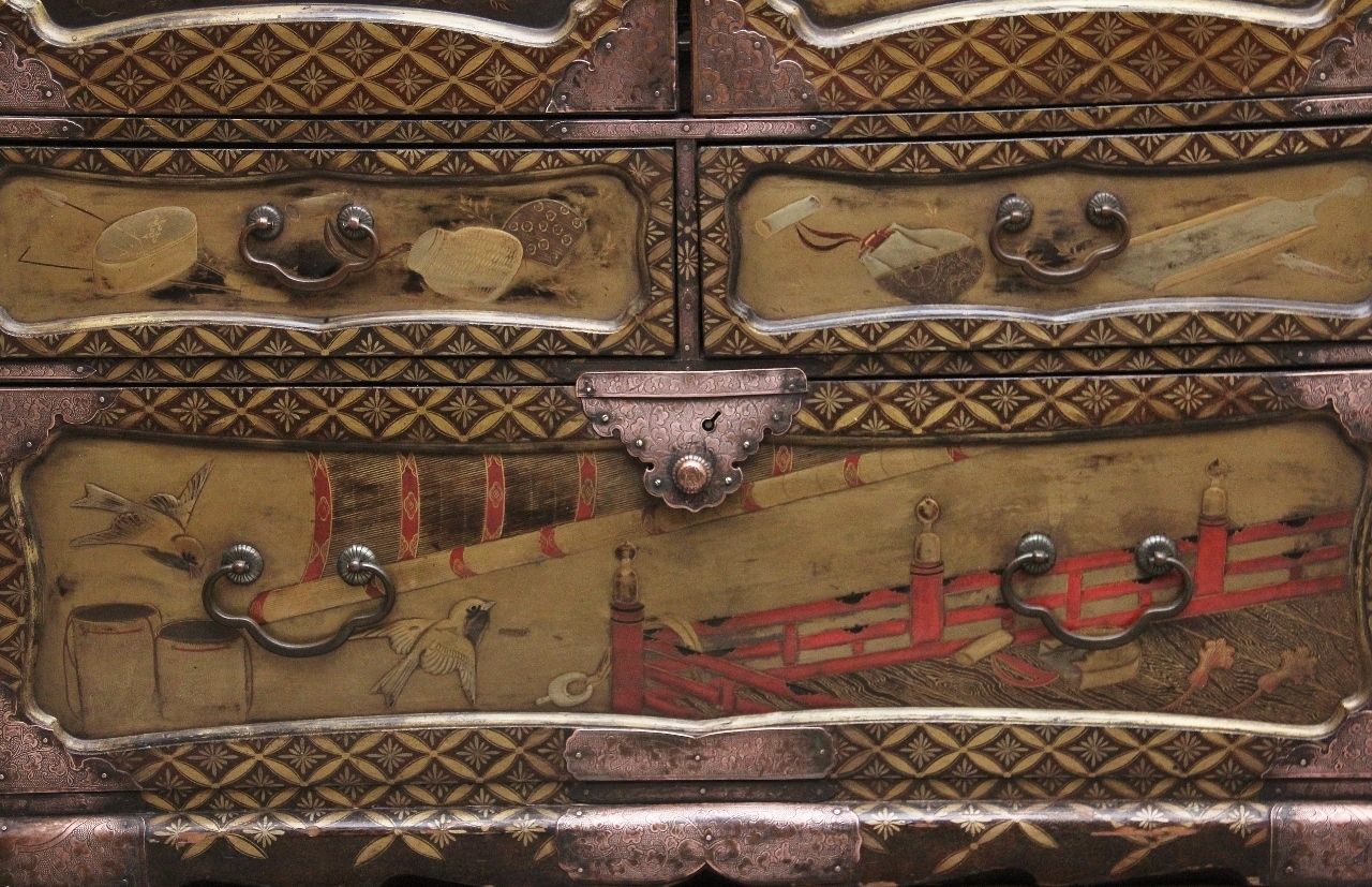 photo buy 19th Century Japanese Gilt Lacquered Cabinet