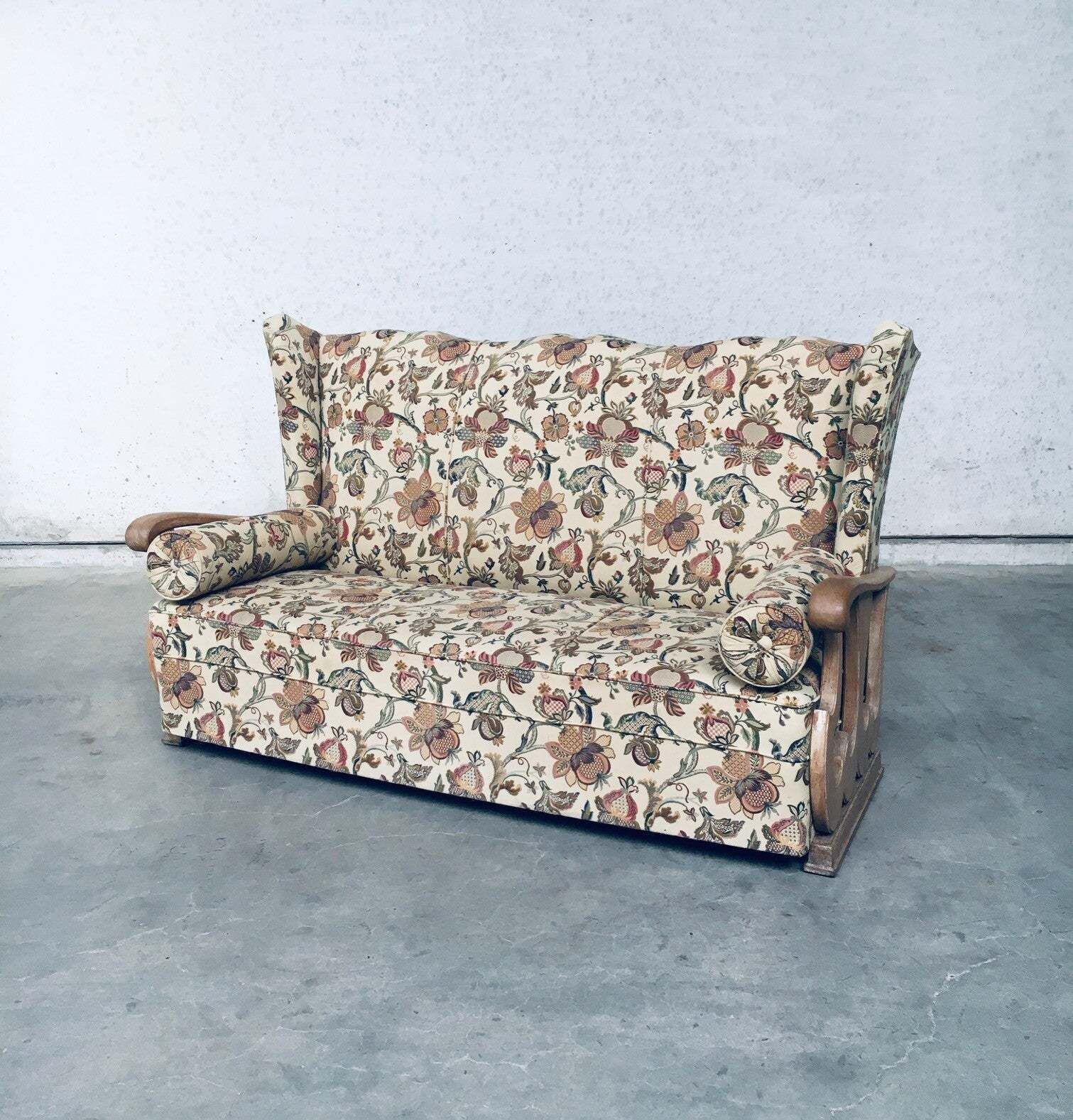 Driezitsbank Met Hoge Vleugelleuning, Ontwerp Begin 20e Eeuw photo furniture