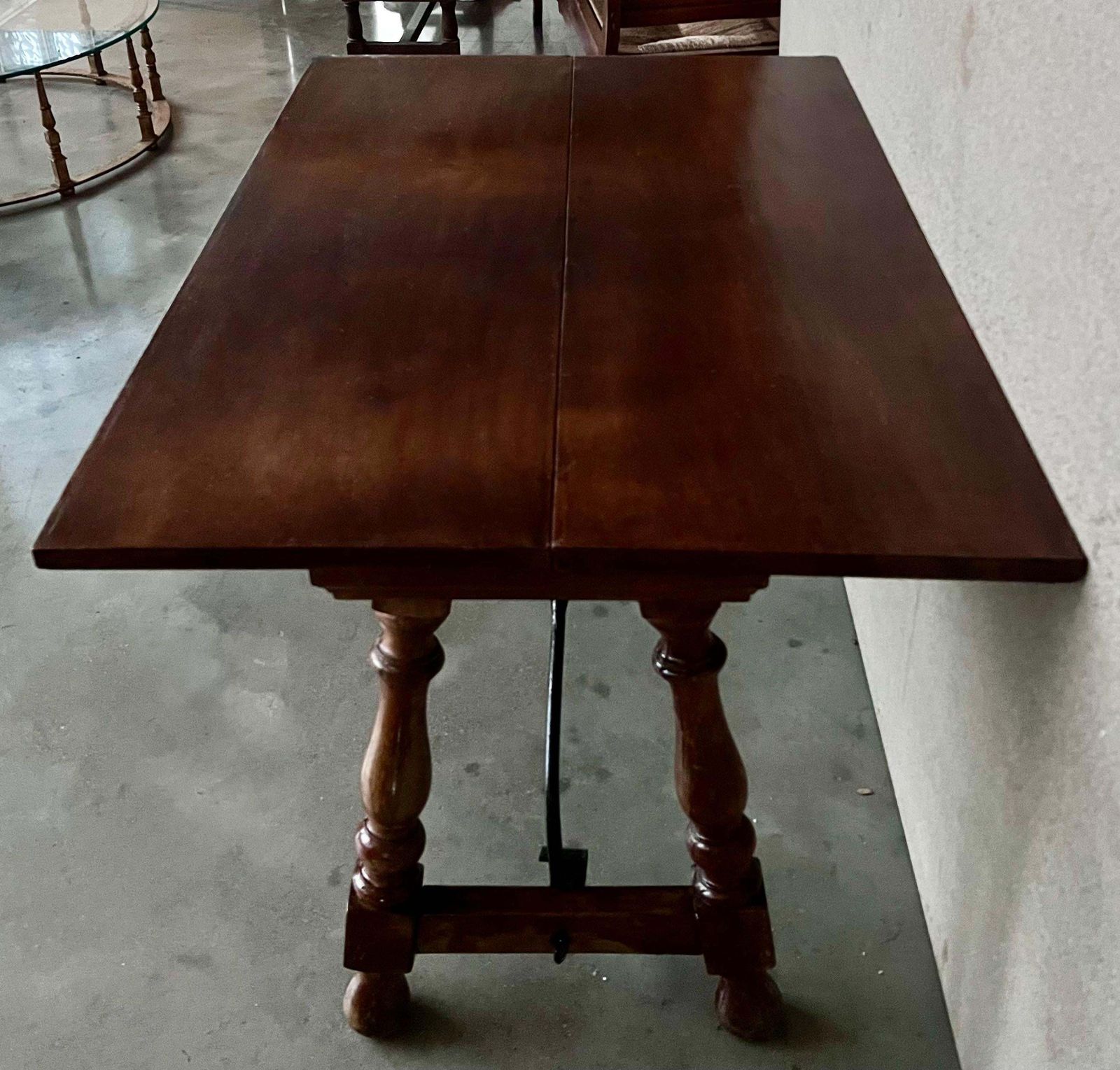 Table console espagnole à abattants, XXe siècle, avec entretoise en fer photo vinterior