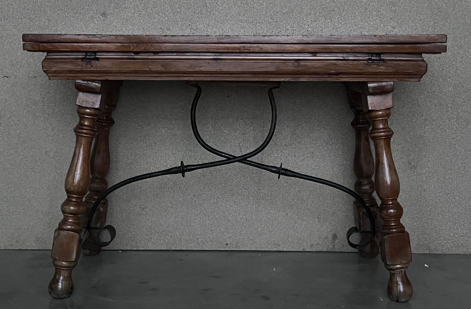 photo furniture Table console espagnole à abattants, XXe siècle, avec entretoise en fer