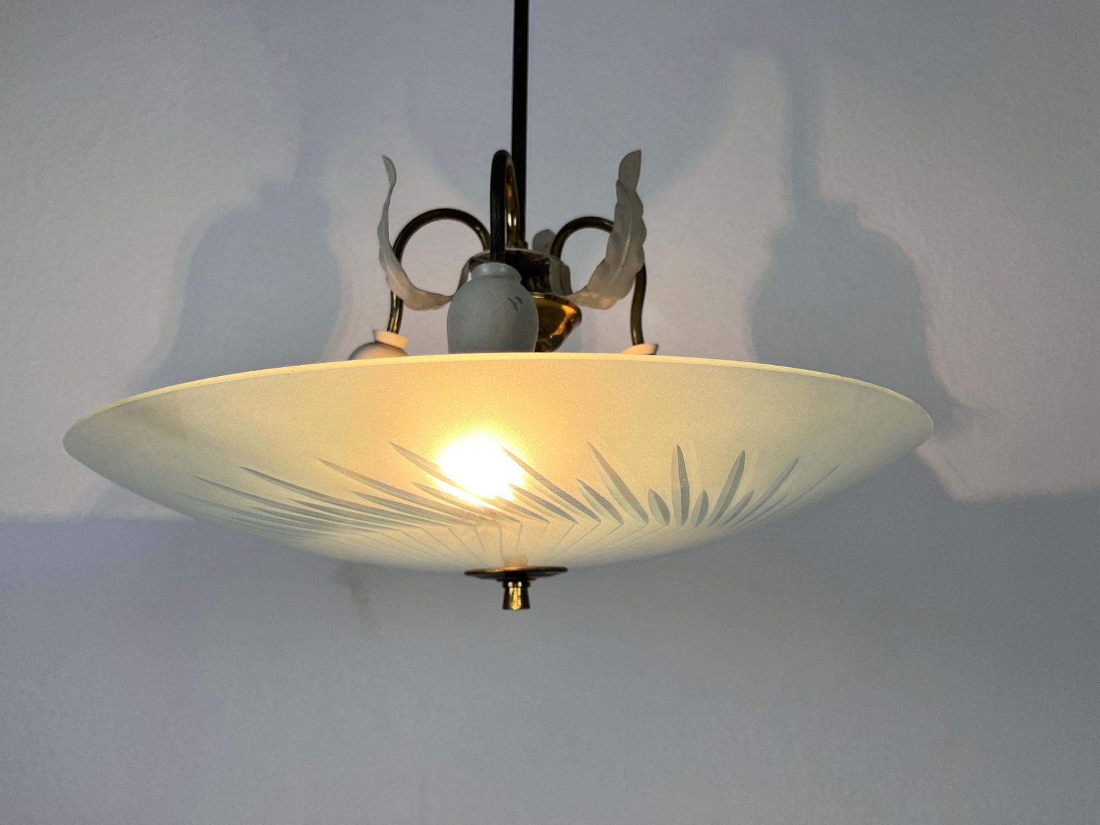 photo vinterior Italian Brass And Glass Chandelier In The Style Of Pietro Chiesa, 1950s