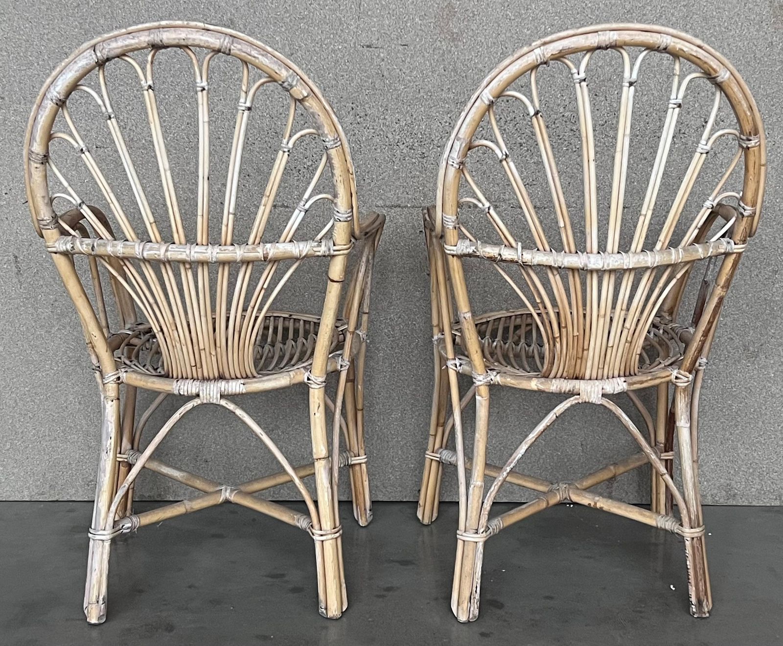 Paire de fauteuils espagnols en bambou à dossier ovalisé, années 1960 photo for sale