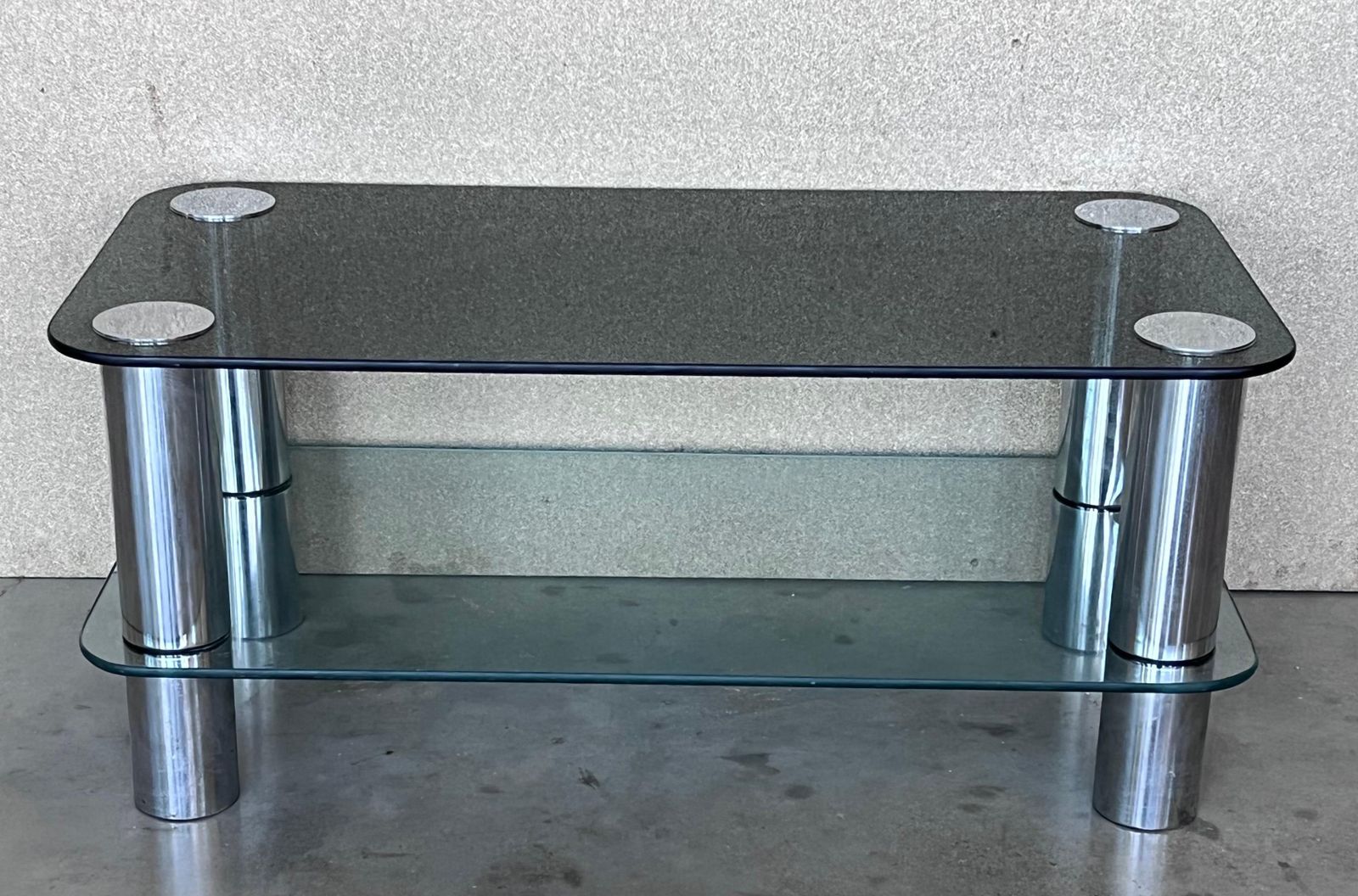 Table basse mid-century modern en chrome tubulaire à deux niveaux, plateau en verre fumé photo furniture