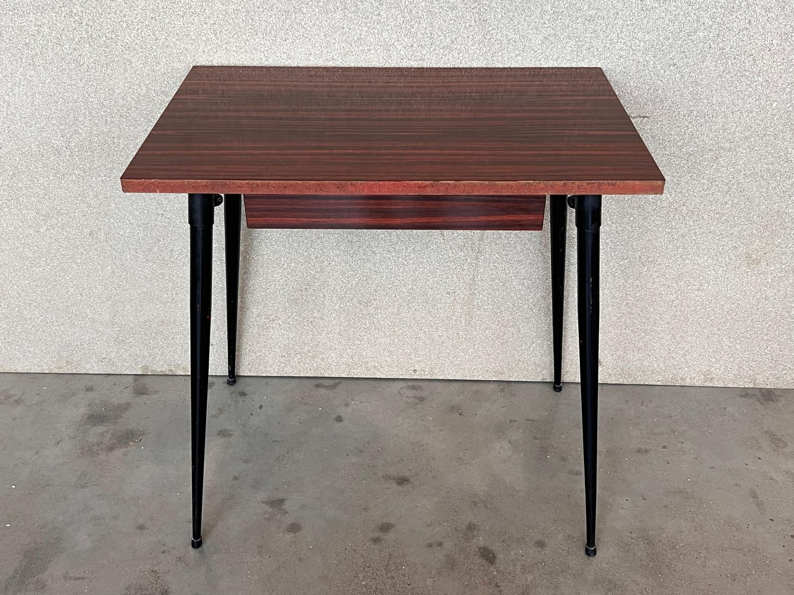 Bureau d'écolier mid-century modern, tiroir et pieds en fer photo Mobilier