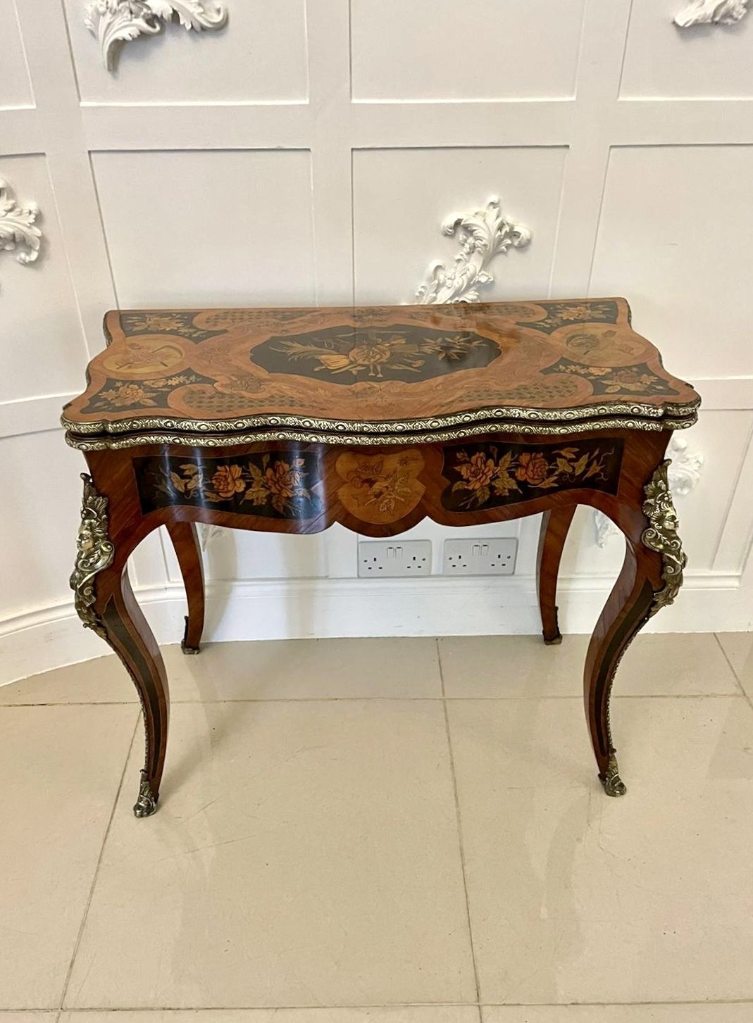 photo furniture Fine Quality Antique 19th Century French Kingwood Marquetry Inlaid Ormolu Mounted Card Table
