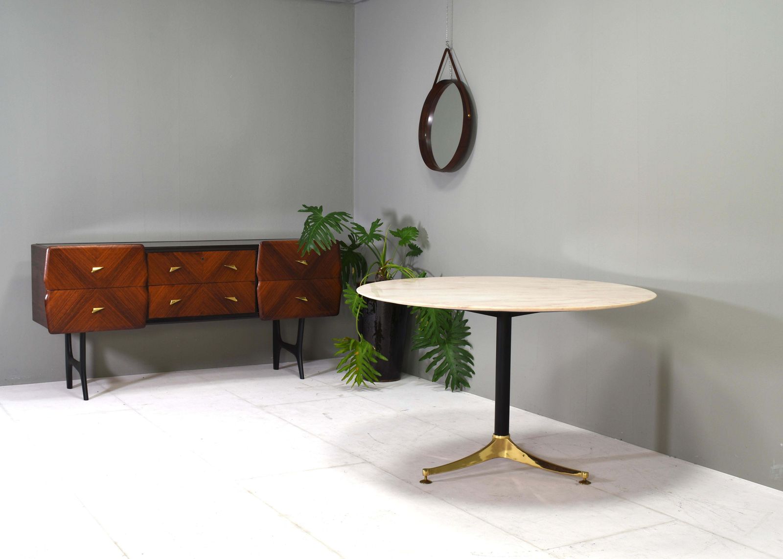 1970's Italian Dining Table In Rosé Marble And Brass   Italy, Circa 1970 photo furniture