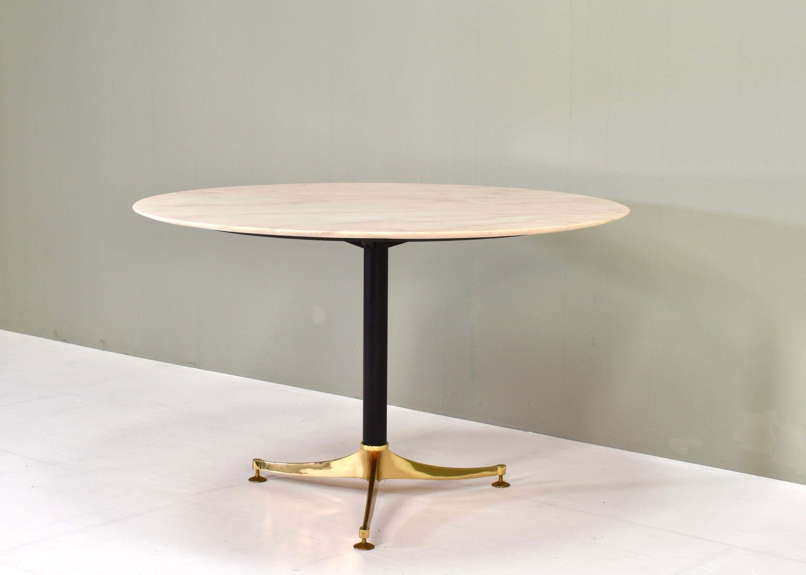 photo furniture 1970's Italian Dining Table In Rosé Marble And Brass   Italy, Circa 1970