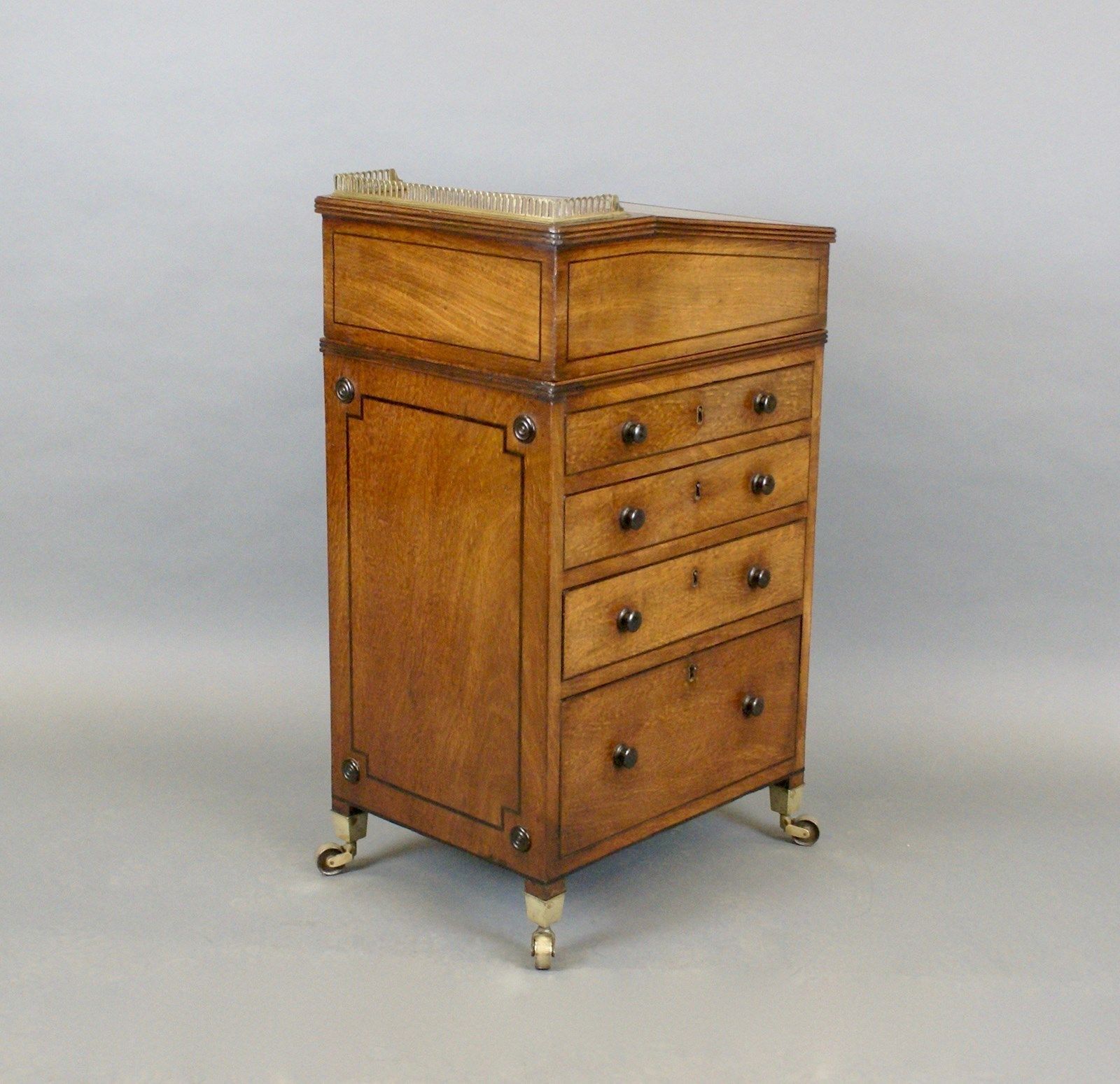 Regency Davenport Of Diminutive Proportions photo 3150.0