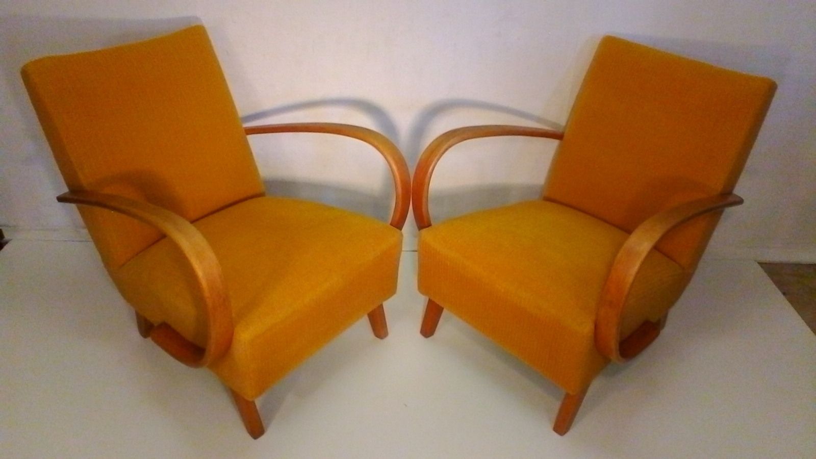 Set Of Two Armchair With Coffee Table By Jindřich Halabala, 1935´S photo buy