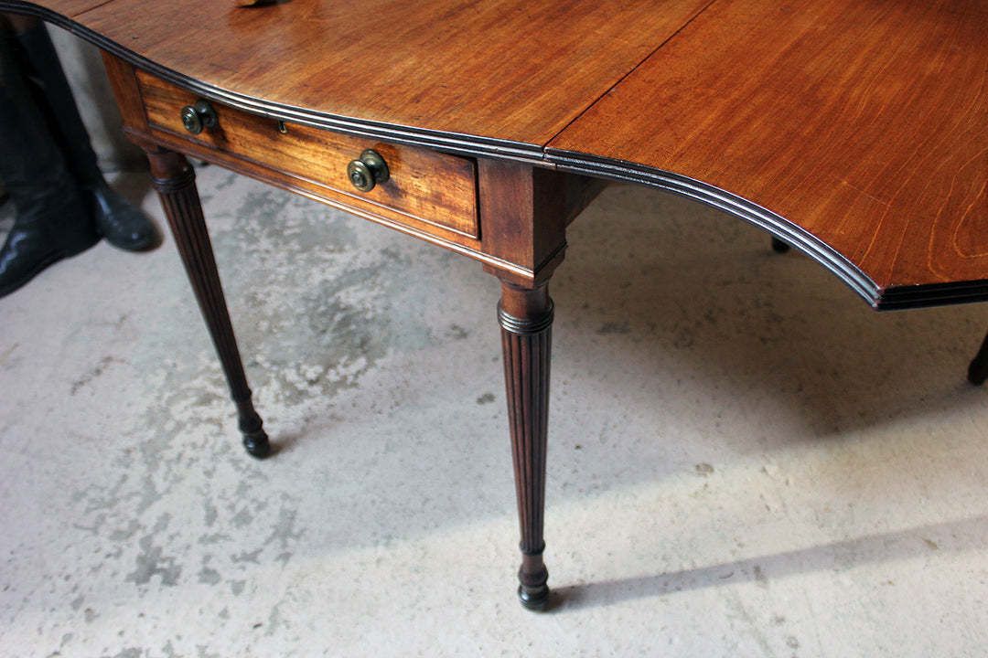 A George III Mahogany Butterfly Pembroke Table C.1780 90 photo Furniture