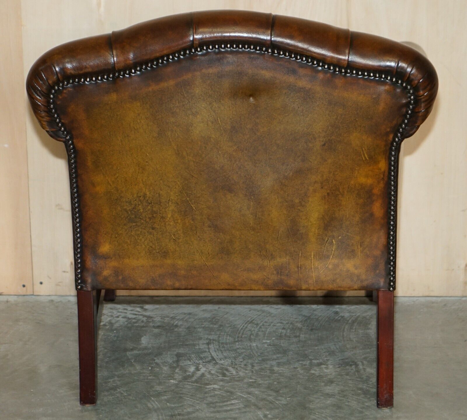 photo vintage Antique Restored Cigar Brown Leather Chesterfield Tufted Library Armchair