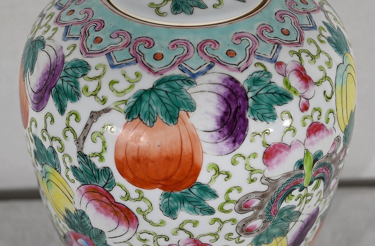 photo furniture Important Chinese Porcelain Lidded Vase   Early 20th Century