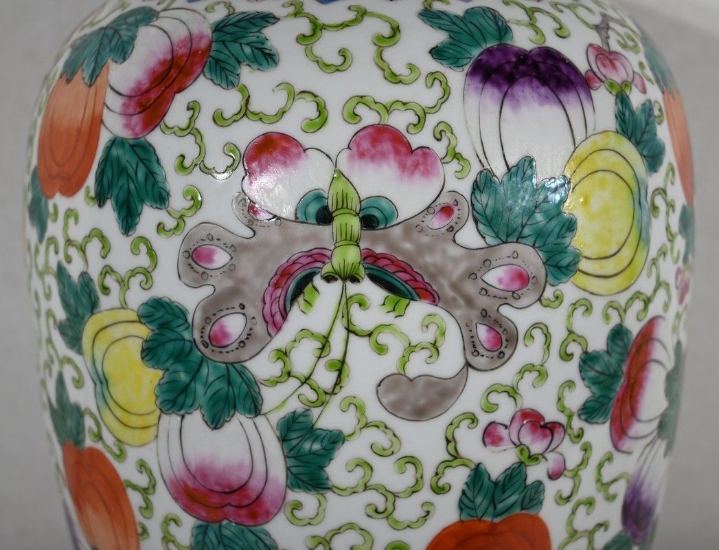 photo buy Important Chinese Porcelain Lidded Vase   Early 20th Century