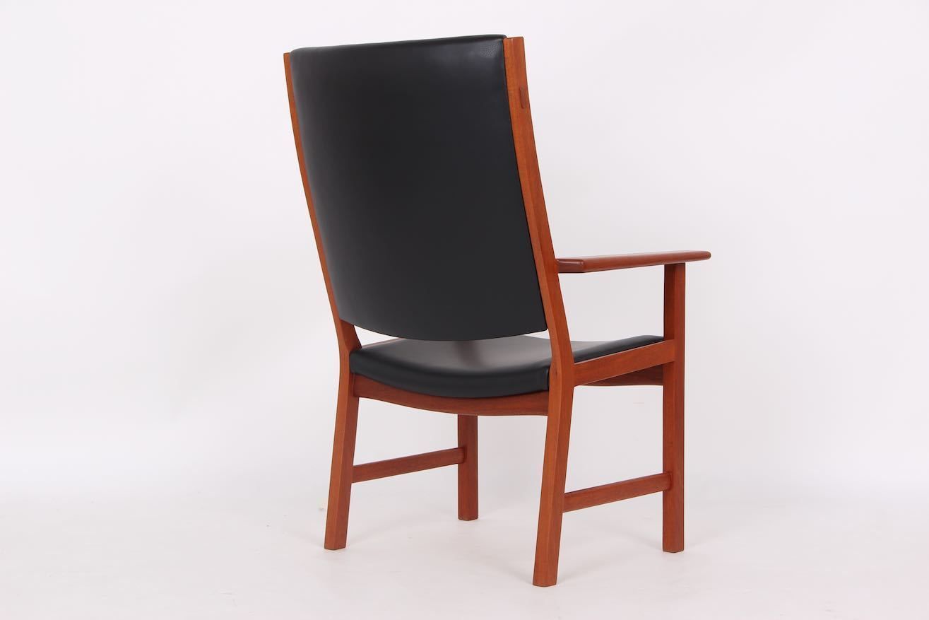 Hans J. Wegner Armchair. Renovated And Upholstered With Black Leather. Johannes Hansen Cabinetmaker. photo 2000.0