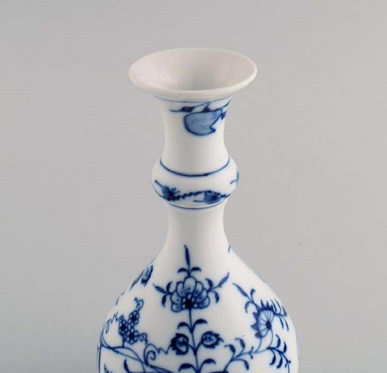 Antique Meissen Blue Onion Vase In Hand Painted Porcelain photo Home Decor