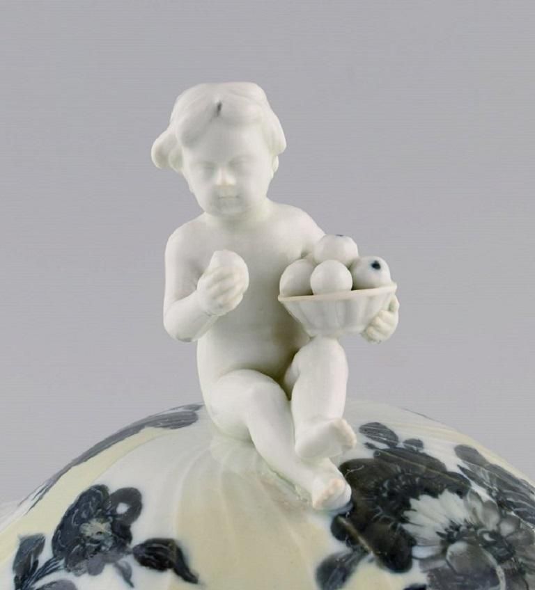 Early Royal Copenhagen Blue Flower Curved Lidded Tureen In Porcelain photo buy