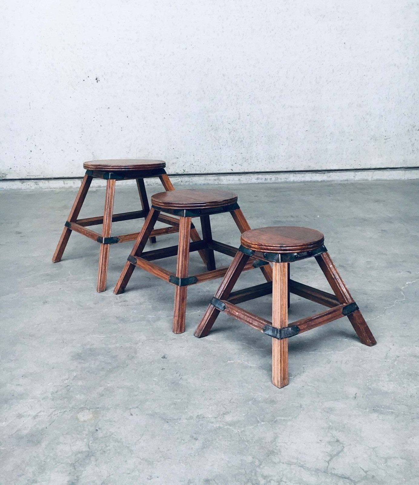 photo for sale Handgemaakt Wabi Sabi Stijl Nesttafelset, Frankrijk, Ca. Jaren 1950