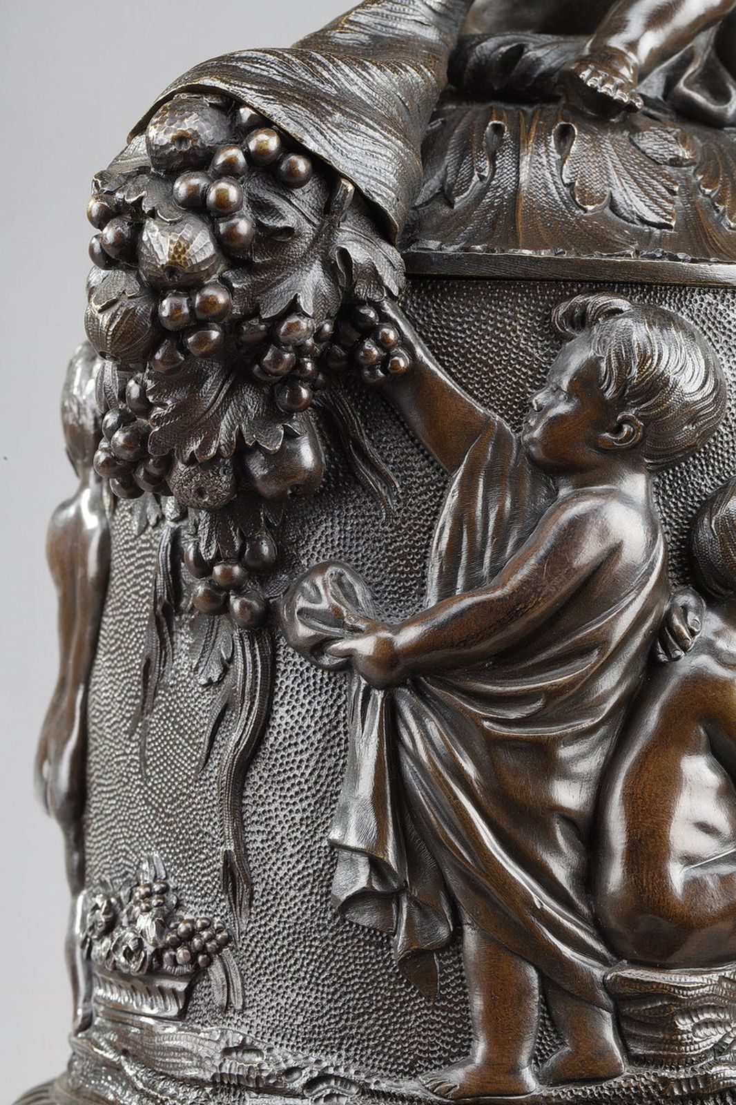 Bronze Vase With Harvesting Putti In The Gout Of Clodion, 19th Century photo vintage