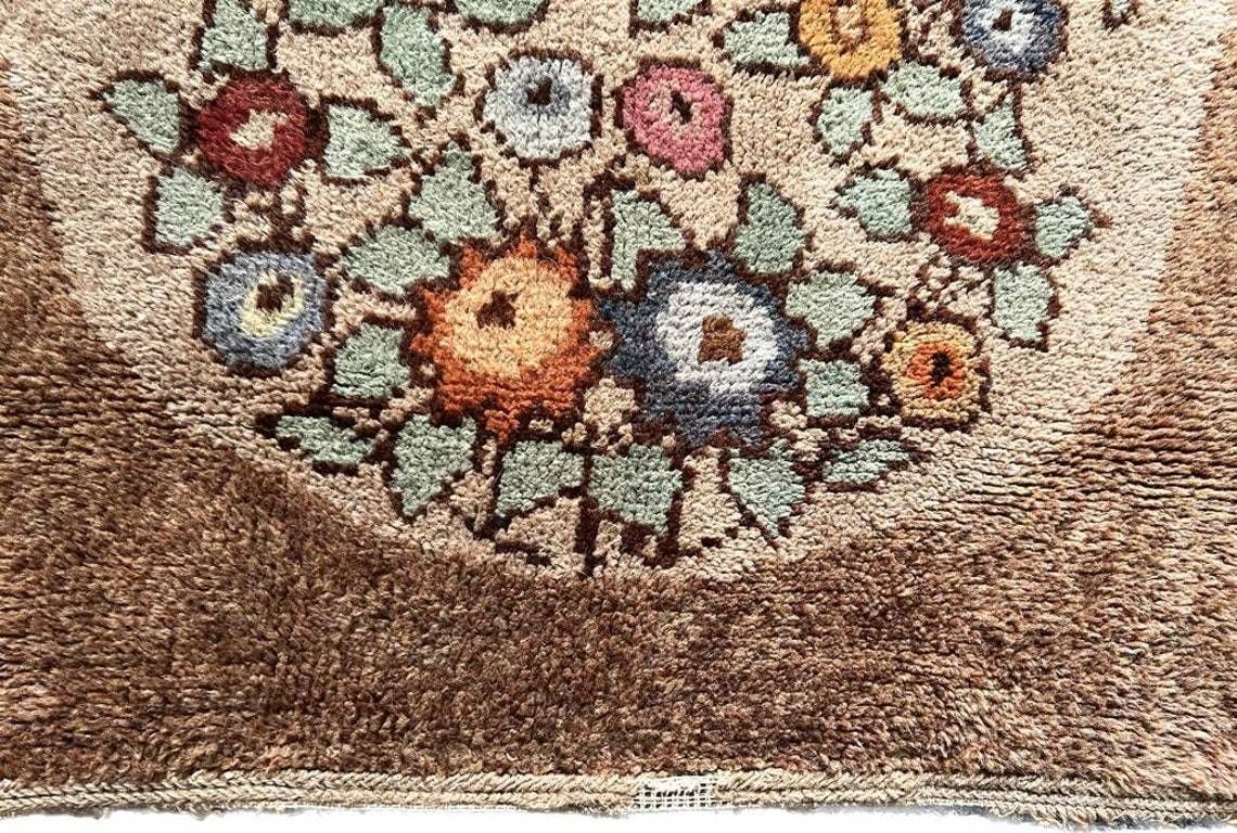 Scandinavian Style Brown Hook Rug, Mid Century High Pile Shag Rug photo vinterior